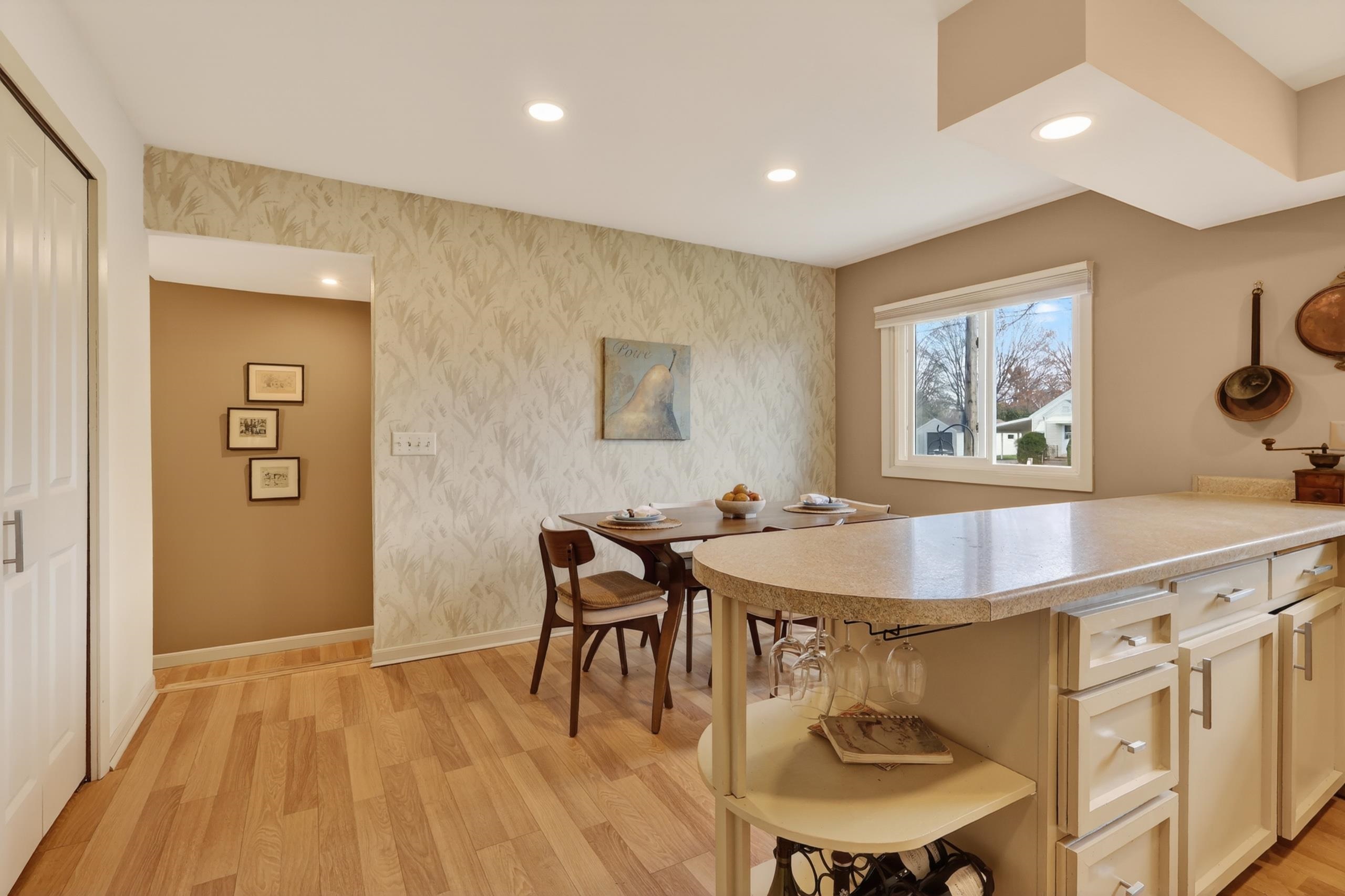 910 16TH STREET SOUTH, Wisconsin Rapids, Wisconsin 54494, 3 Bedrooms Bedrooms, ,1 BathroomBathrooms,Residential,For Sale,910 16TH STREET SOUTH,22601730
