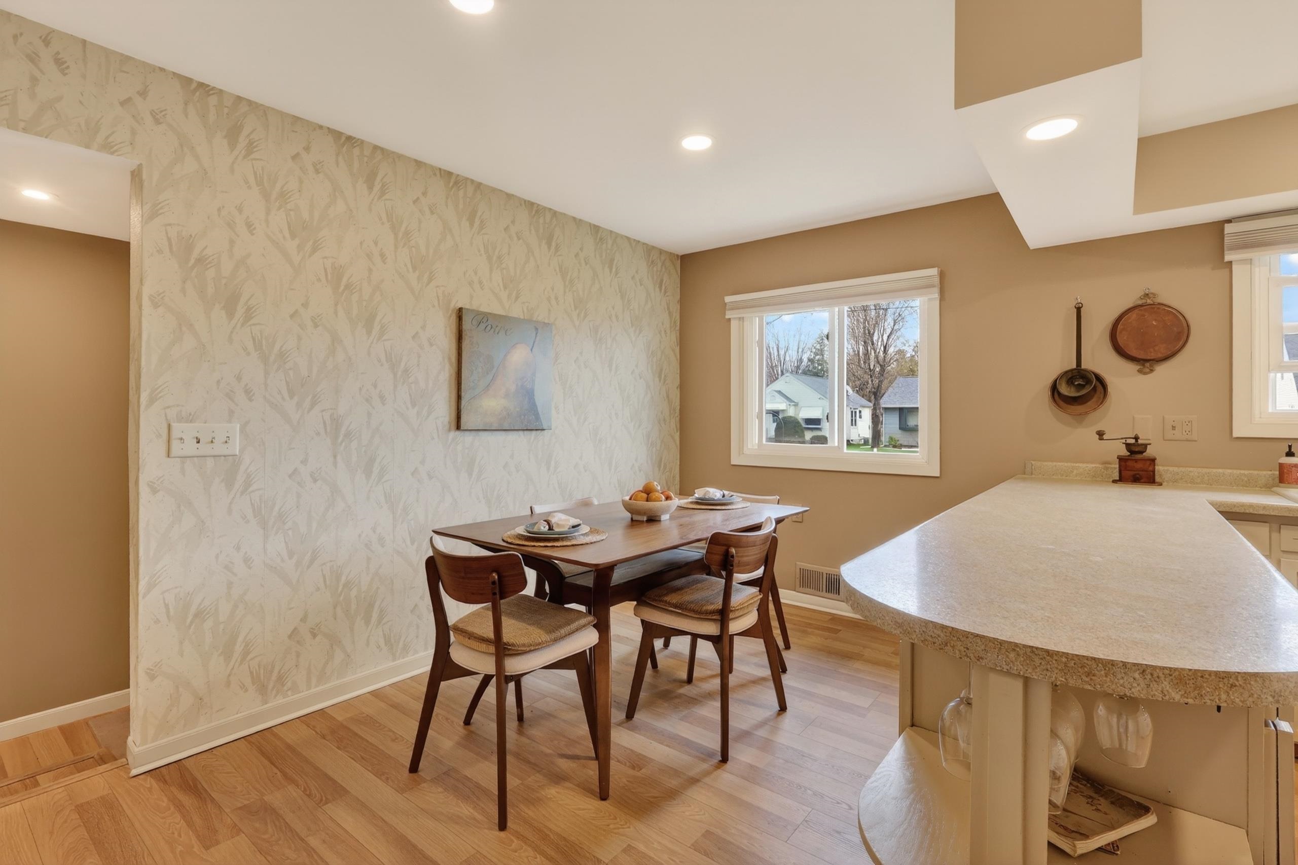 910 16TH STREET SOUTH, Wisconsin Rapids, Wisconsin 54494, 3 Bedrooms Bedrooms, ,1 BathroomBathrooms,Residential,For Sale,910 16TH STREET SOUTH,22601730
