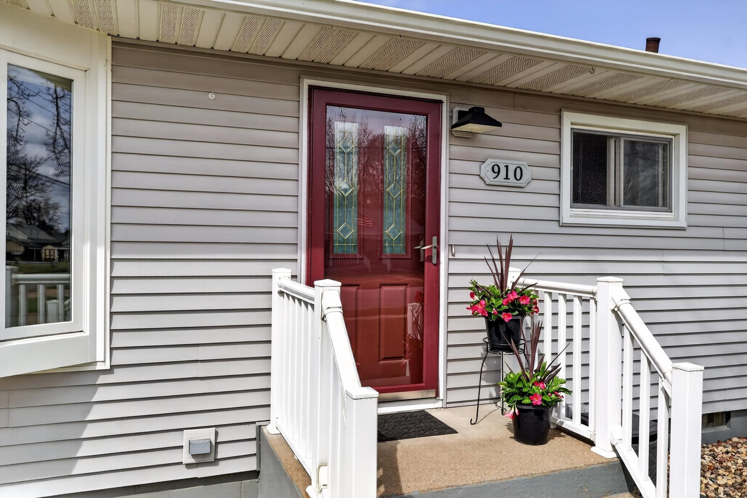 910 16TH STREET SOUTH, Wisconsin Rapids, Wisconsin 54494, 3 Bedrooms Bedrooms, ,1 BathroomBathrooms,Residential,For Sale,910 16TH STREET SOUTH,22601730