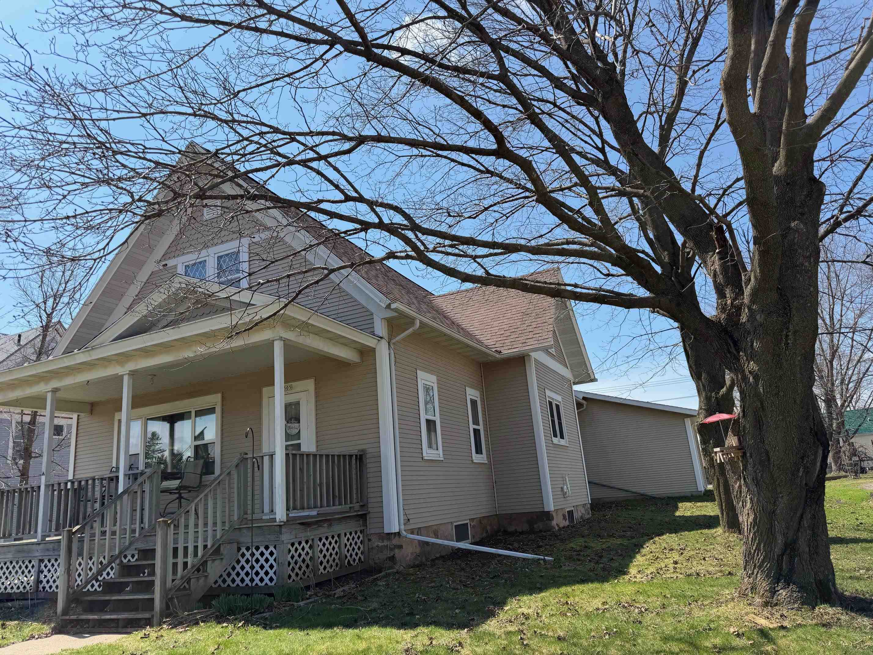 305 N DIVISION STREET, Loyal, Wisconsin 54446, 2 Bedrooms Bedrooms, ,1 BathroomBathrooms,Residential,For Sale,305 N DIVISION STREET,22601738