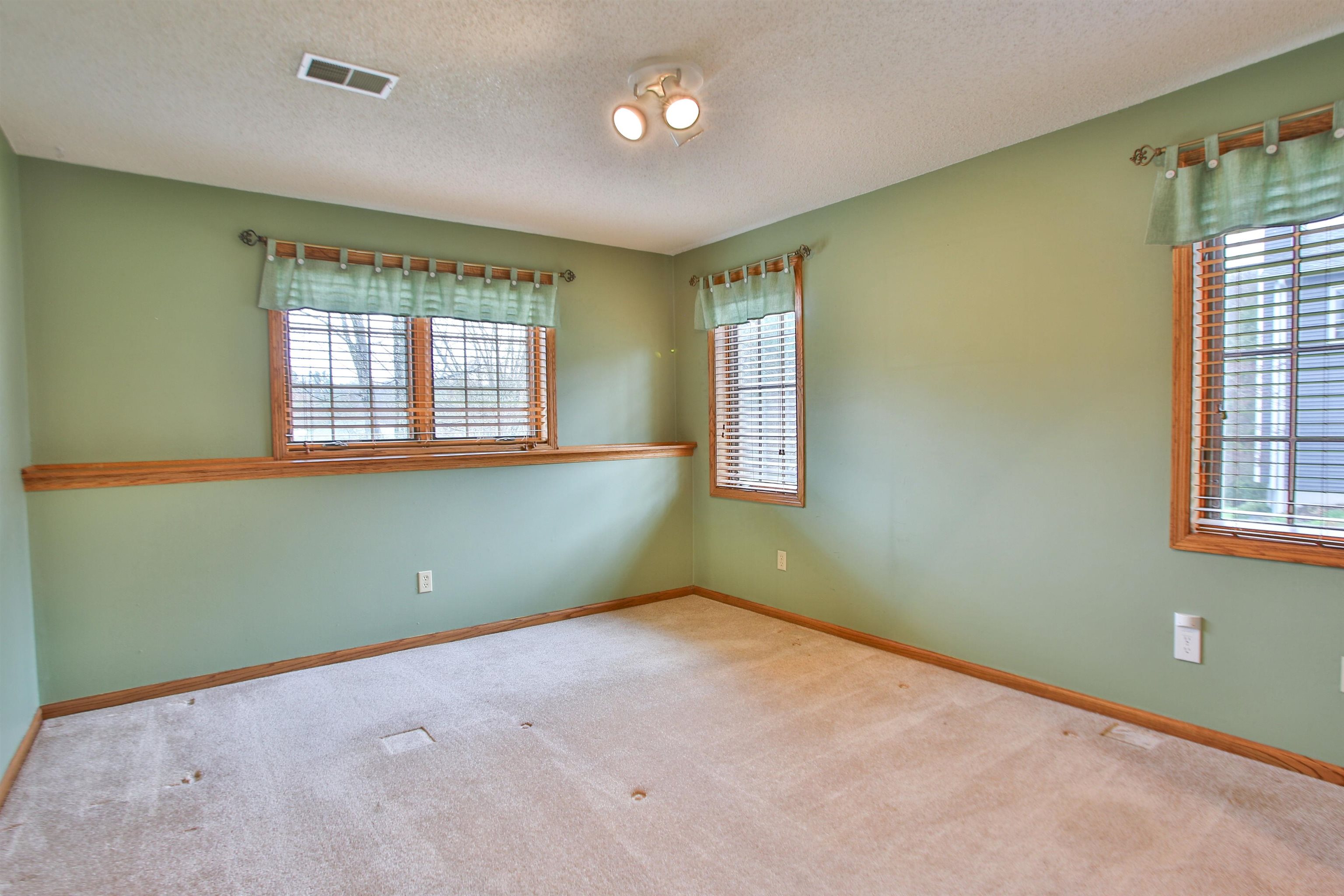 1515 WOODLAWN ROAD, Wausau, Wisconsin 54403, 4 Bedrooms Bedrooms, ,3 BathroomsBathrooms,Residential,For Sale,1515 WOODLAWN ROAD,22601742