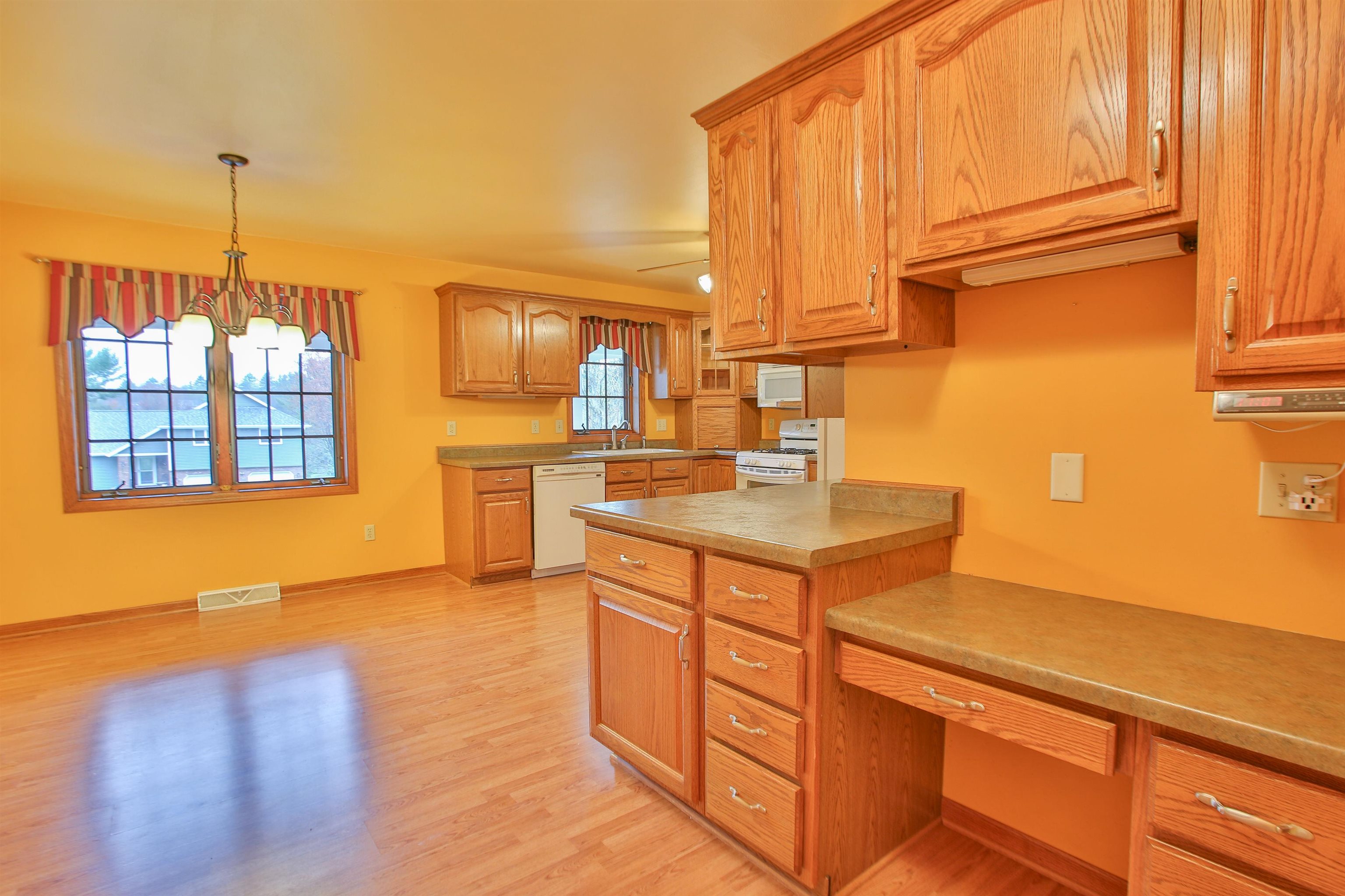 1515 WOODLAWN ROAD, Wausau, Wisconsin 54403, 4 Bedrooms Bedrooms, ,3 BathroomsBathrooms,Residential,For Sale,1515 WOODLAWN ROAD,22601742