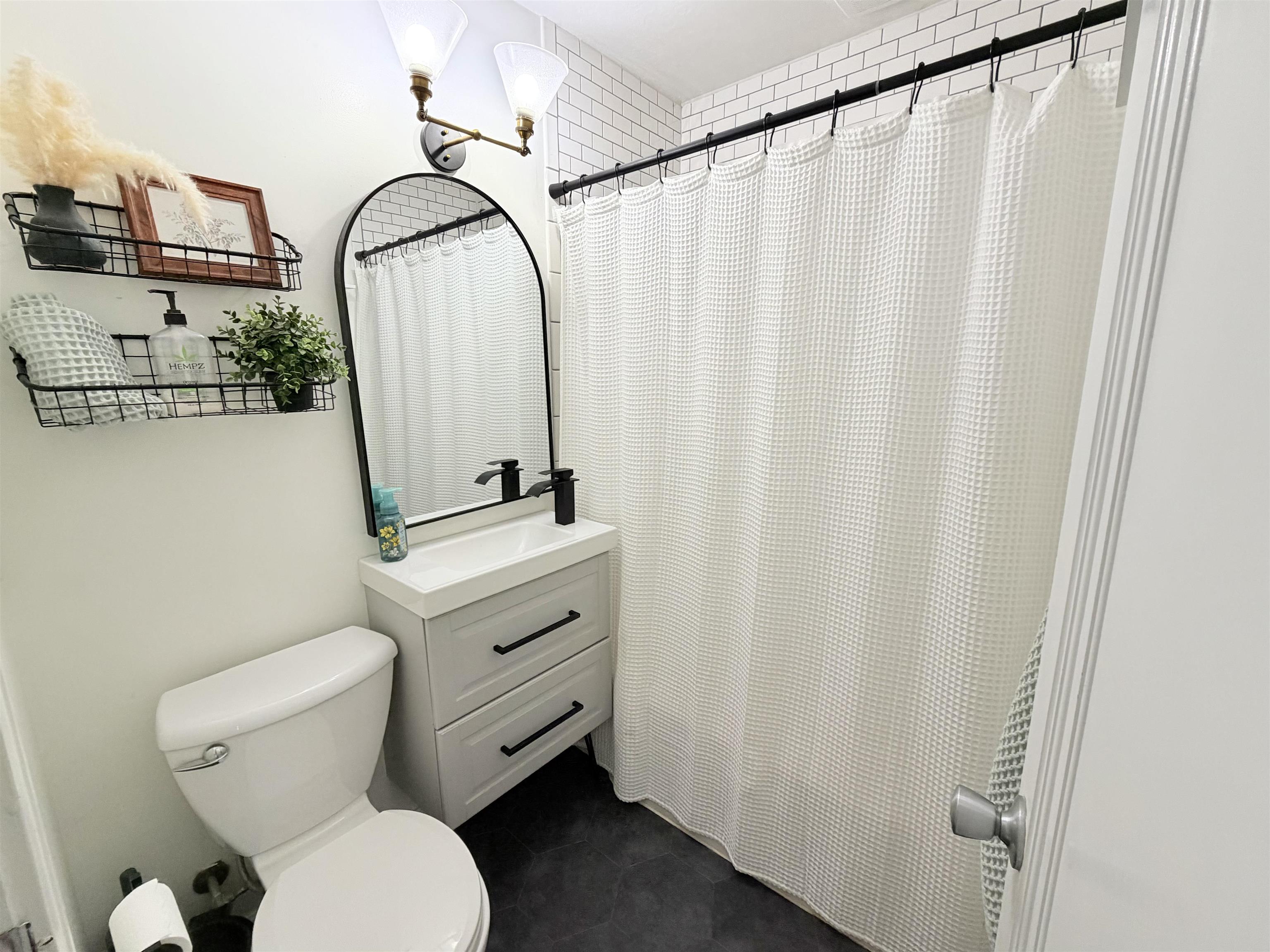 401 BROADWAY AVENUE, Wausau, Wisconsin 54403, 3 Bedrooms Bedrooms, ,1 BathroomBathrooms,Residential,For Sale,401 BROADWAY AVENUE,22601743