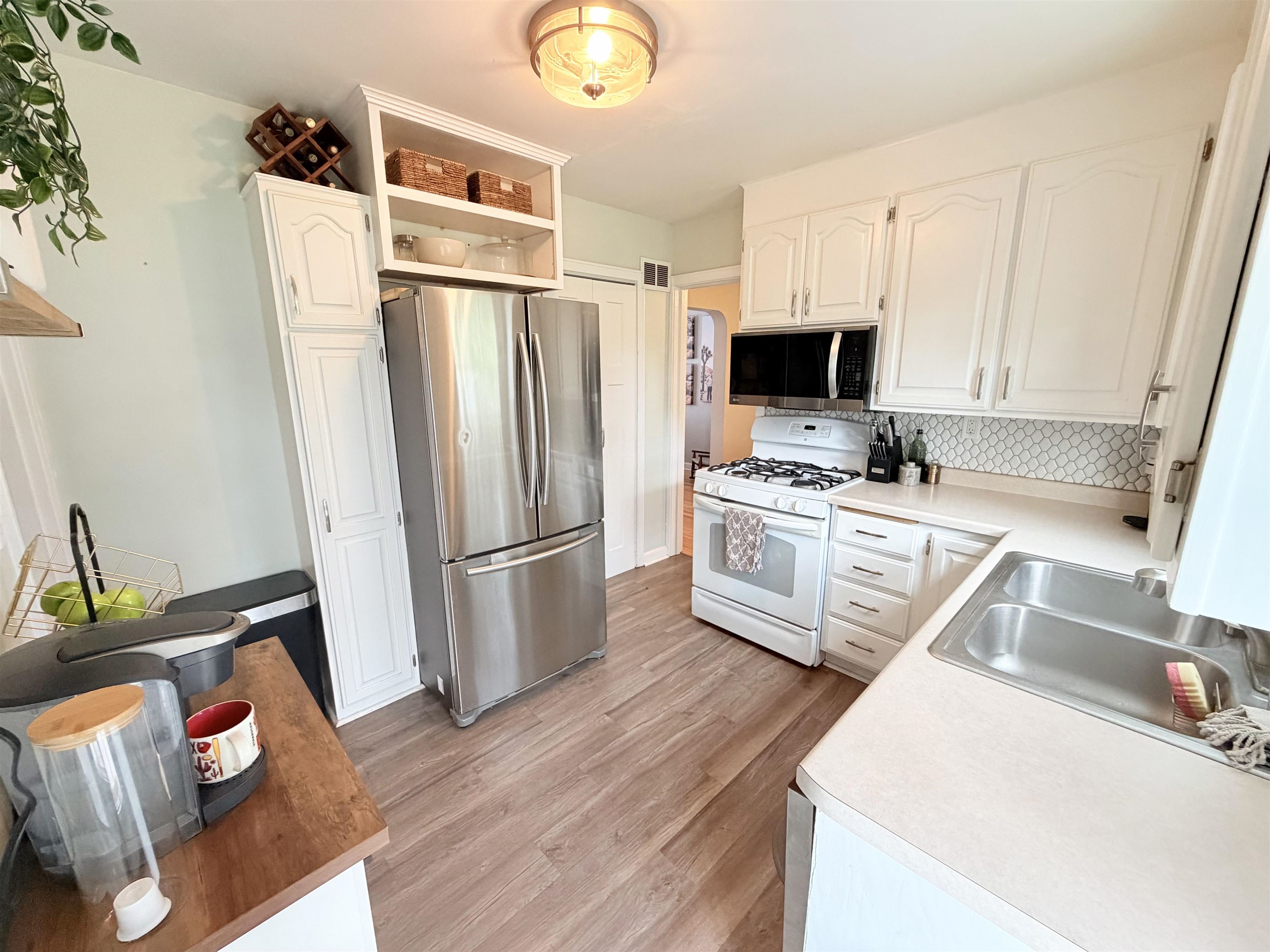 401 BROADWAY AVENUE, Wausau, Wisconsin 54403, 3 Bedrooms Bedrooms, ,1 BathroomBathrooms,Residential,For Sale,401 BROADWAY AVENUE,22601743