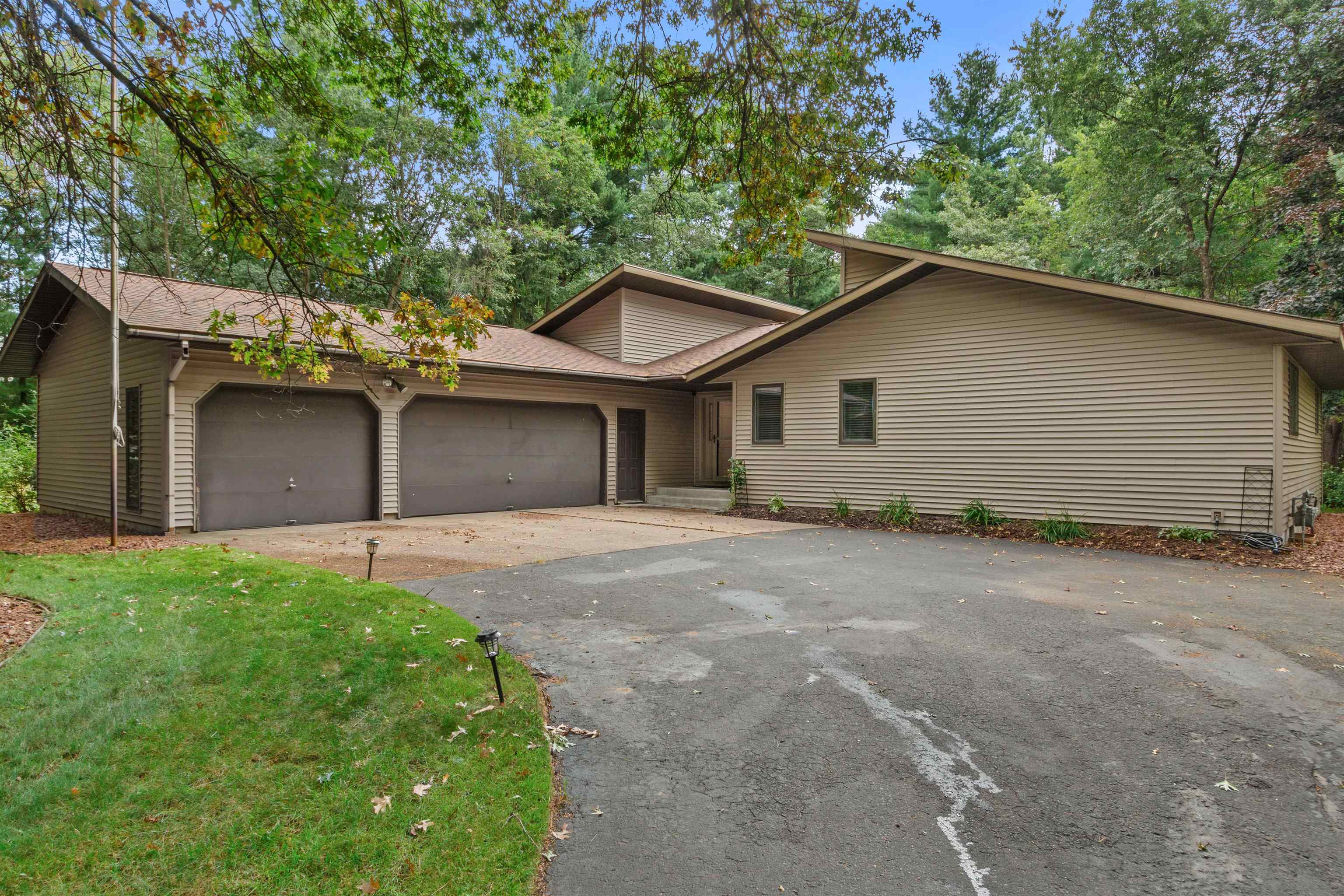 313 WOODLAND DRIVE, Stevens Point, Wisconsin 54482, 3 Bedrooms Bedrooms, ,2 BathroomsBathrooms,Residential,For Sale,313 WOODLAND DRIVE,22601752