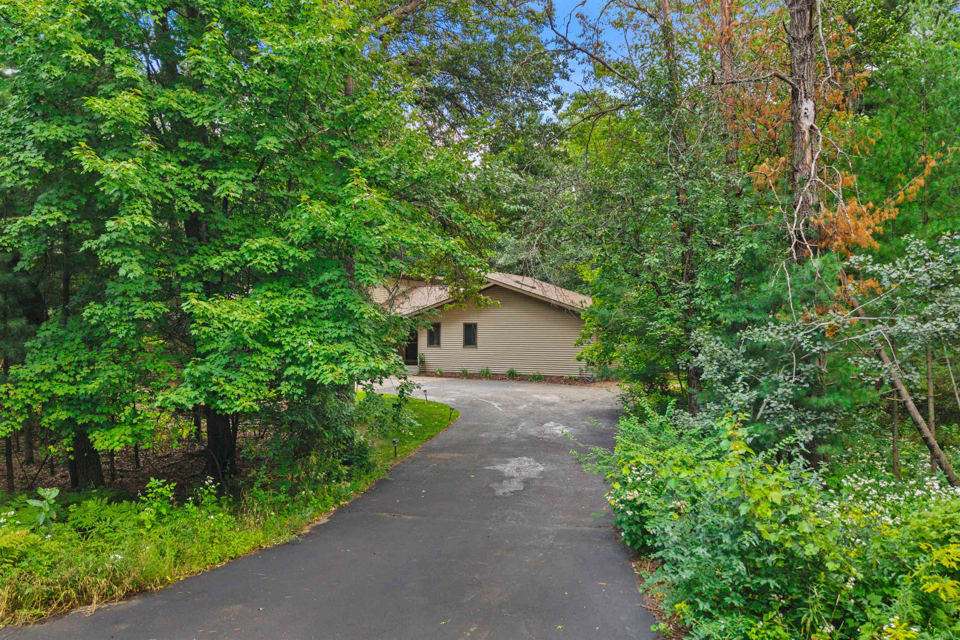 313 WOODLAND DRIVE, Stevens Point, Wisconsin 54482, 3 Bedrooms Bedrooms, ,2 BathroomsBathrooms,Residential,For Sale,313 WOODLAND DRIVE,22601752