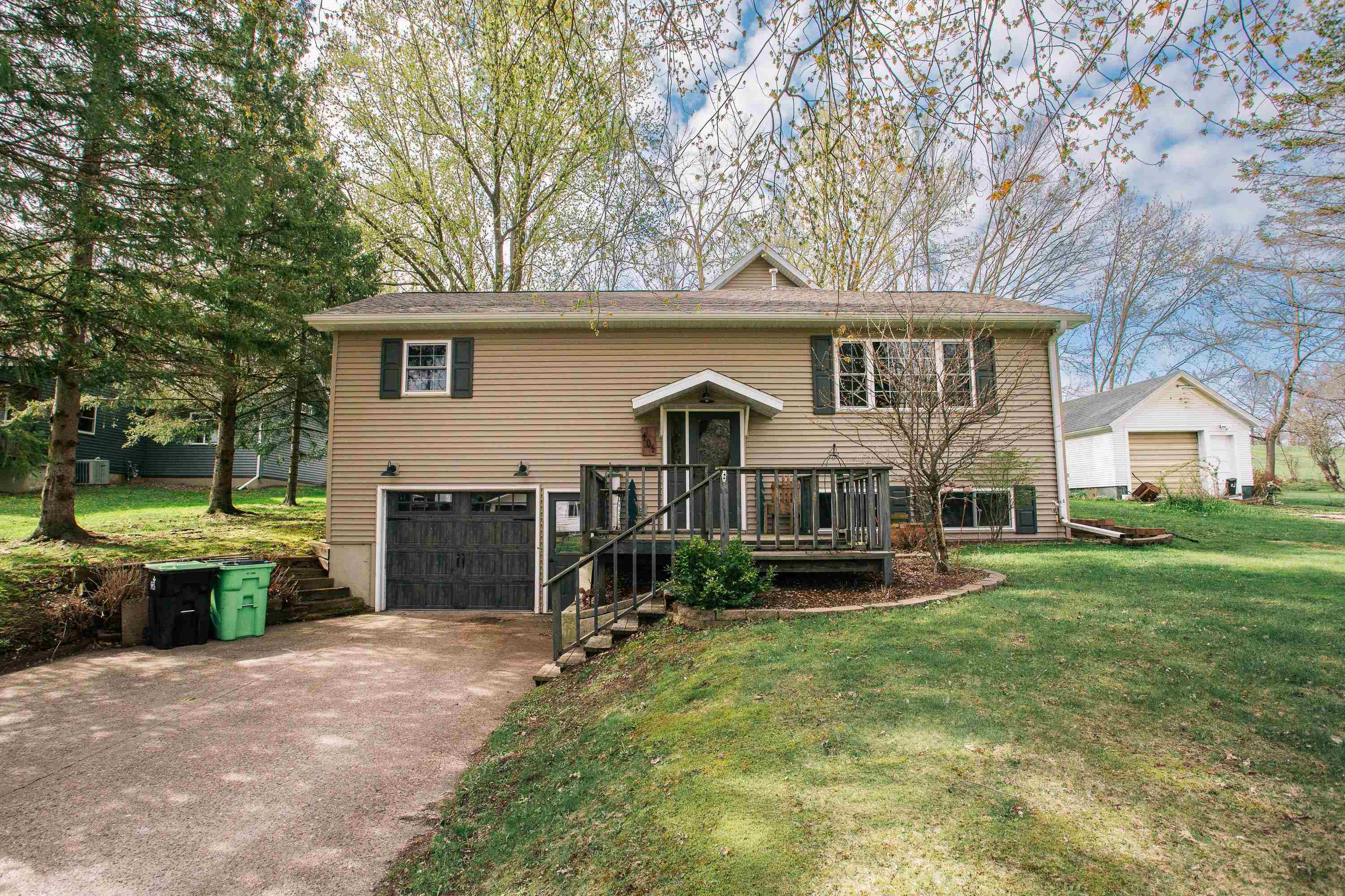 404 E 2ND STREET, Neillsville, Wisconsin 54456, 3 Bedrooms Bedrooms, ,2 BathroomsBathrooms,Residential,For Sale,404 E 2ND STREET,22601753