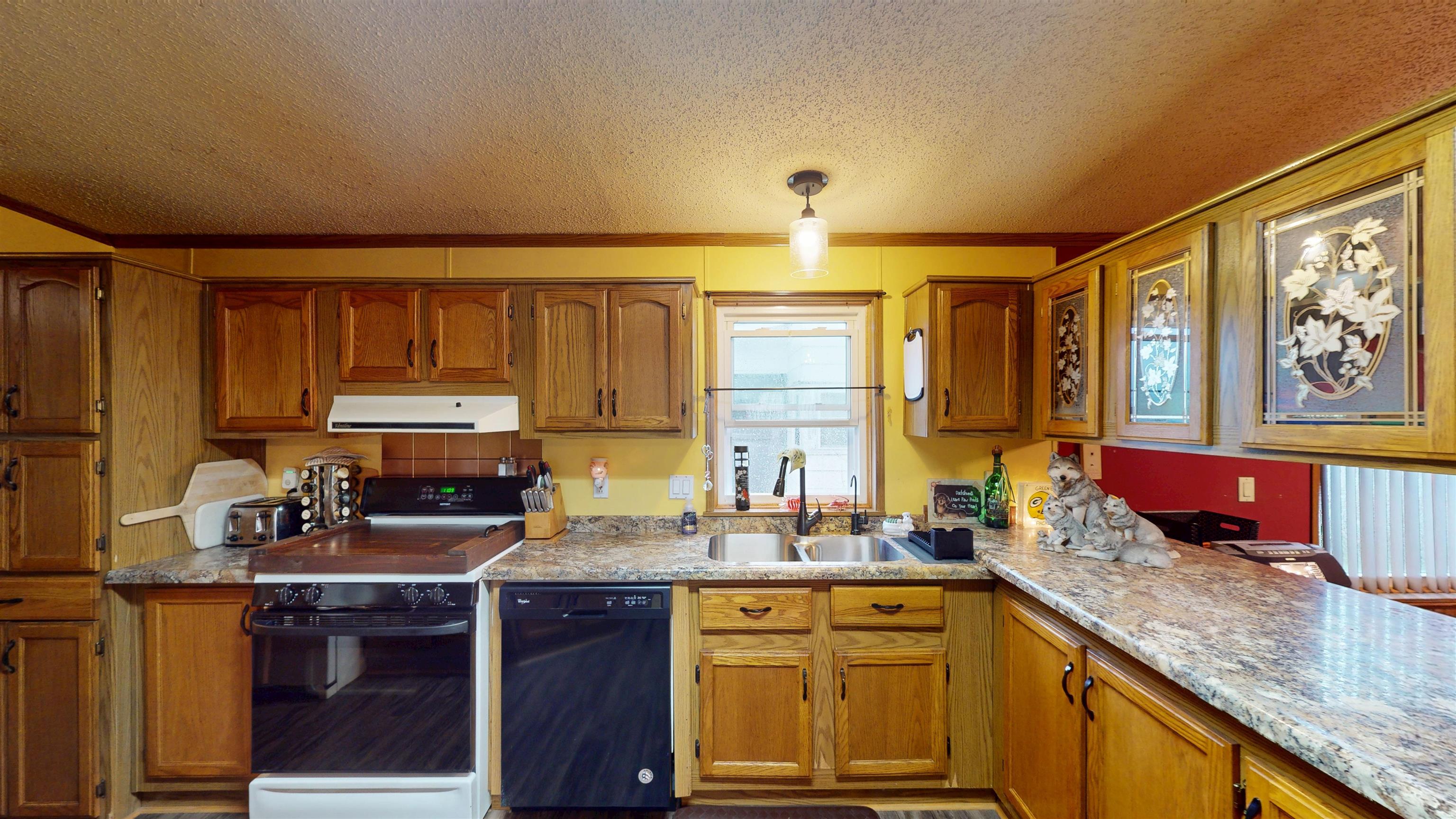 114 N PARK AVENUE, Medford, Wisconsin 54451, 3 Bedrooms Bedrooms, ,2 BathroomsBathrooms,Residential,For Sale,114 N PARK AVENUE,22601763