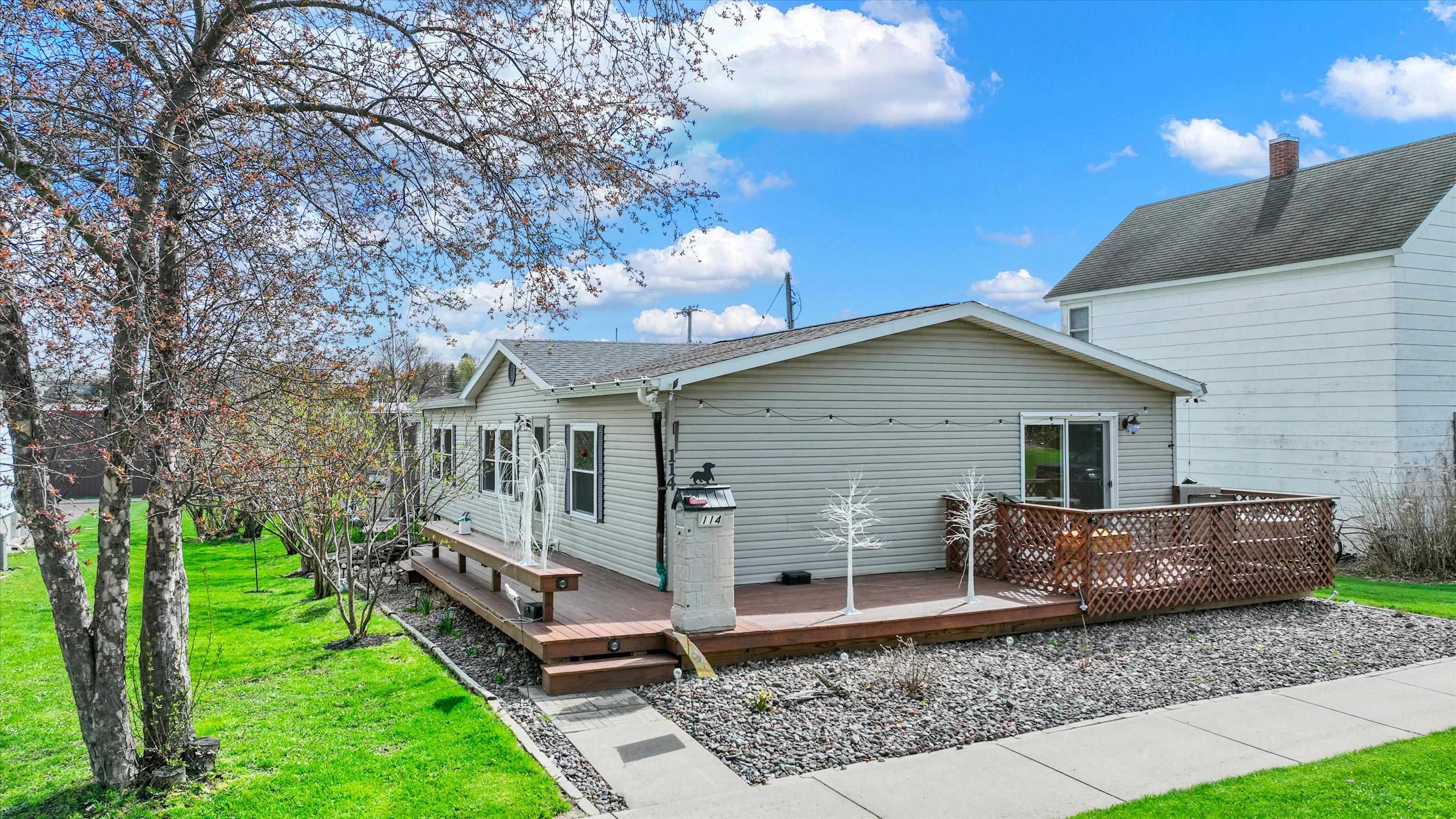 114 N PARK AVENUE, Medford, Wisconsin 54451, 3 Bedrooms Bedrooms, ,2 BathroomsBathrooms,Residential,For Sale,114 N PARK AVENUE,22601763
