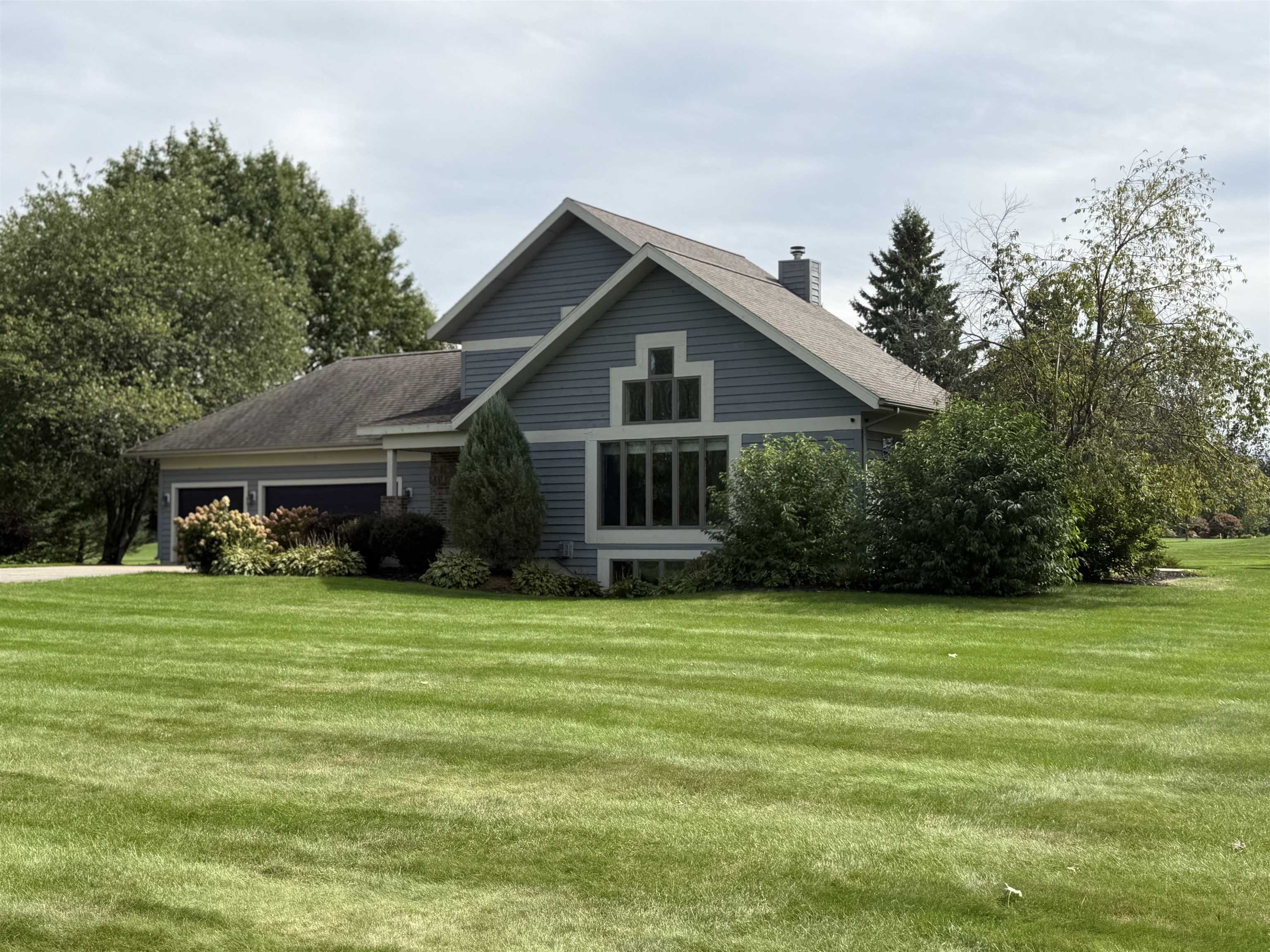 9854 RIVEREDGE DRIVE, Marshfield, Wisconsin 54449, 5 Bedrooms Bedrooms, ,4 BathroomsBathrooms,Residential,For Sale,9854 RIVEREDGE DRIVE,22601782