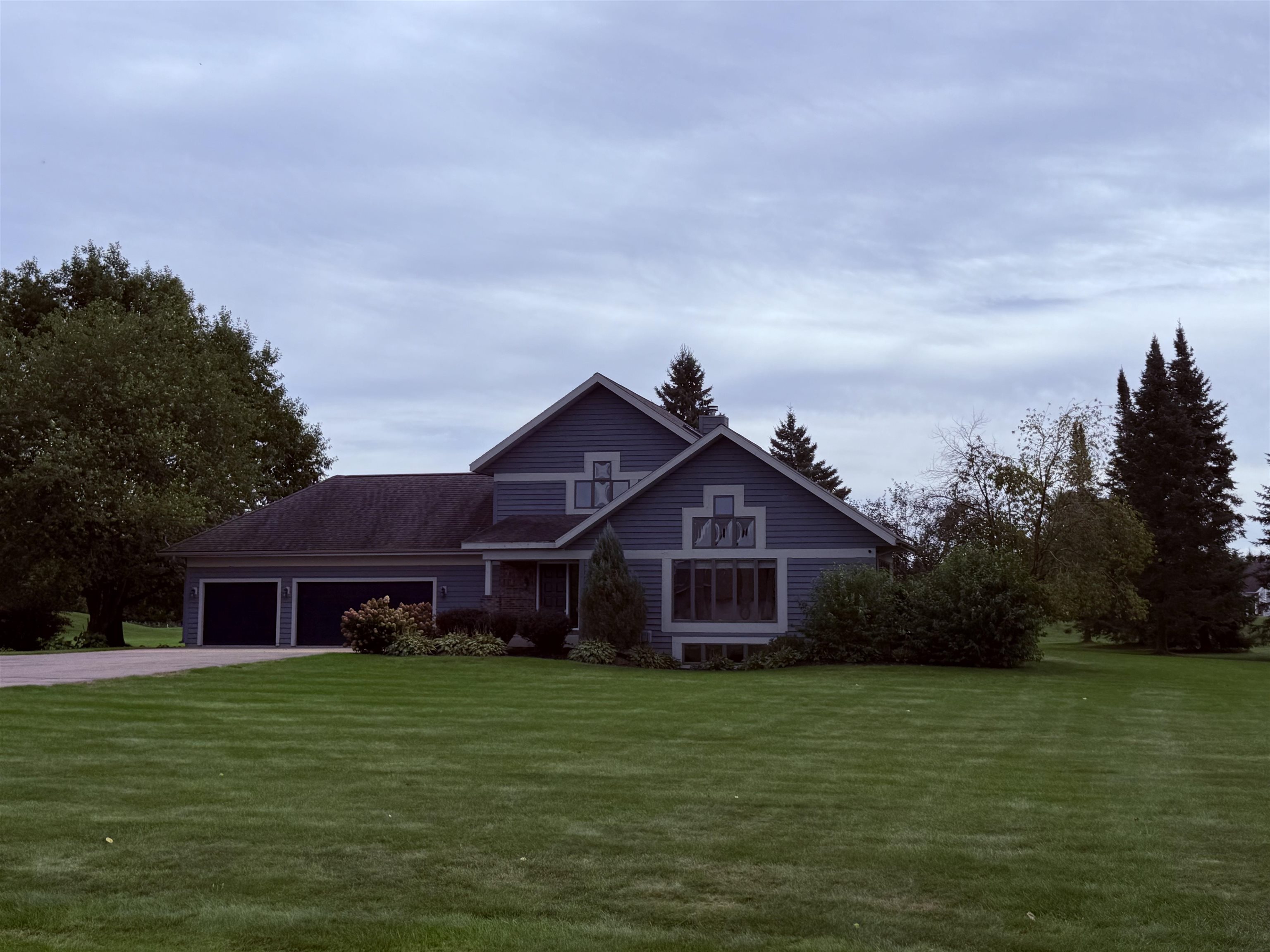 9854 RIVEREDGE DRIVE, Marshfield, Wisconsin 54449, 5 Bedrooms Bedrooms, ,4 BathroomsBathrooms,Residential,For Sale,9854 RIVEREDGE DRIVE,22601782