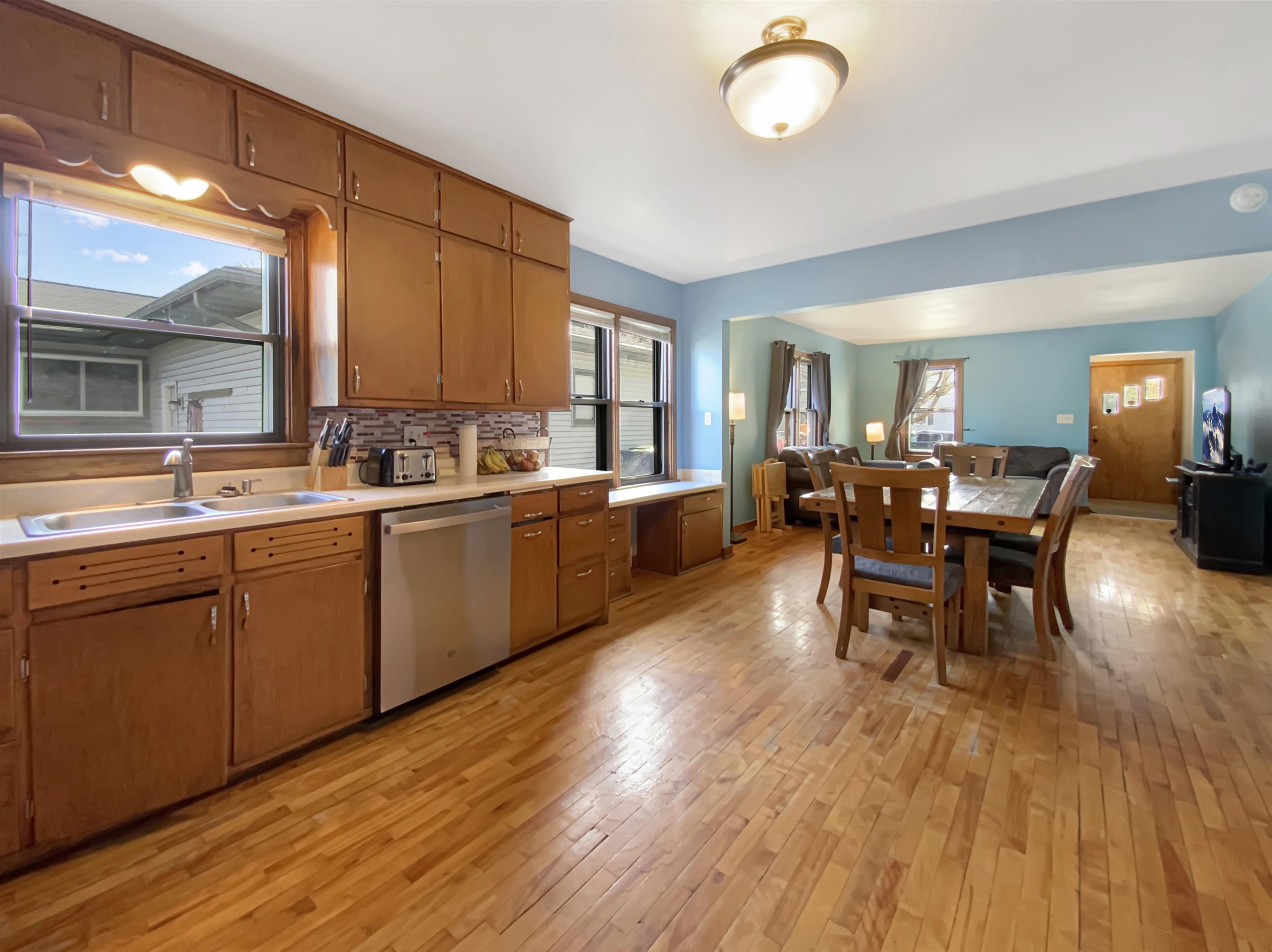415 N 10TH AVENUE, Wausau, Wisconsin 54401, 5 Bedrooms Bedrooms, ,2 BathroomsBathrooms,Residential,For Sale,415 N 10TH AVENUE,22601818