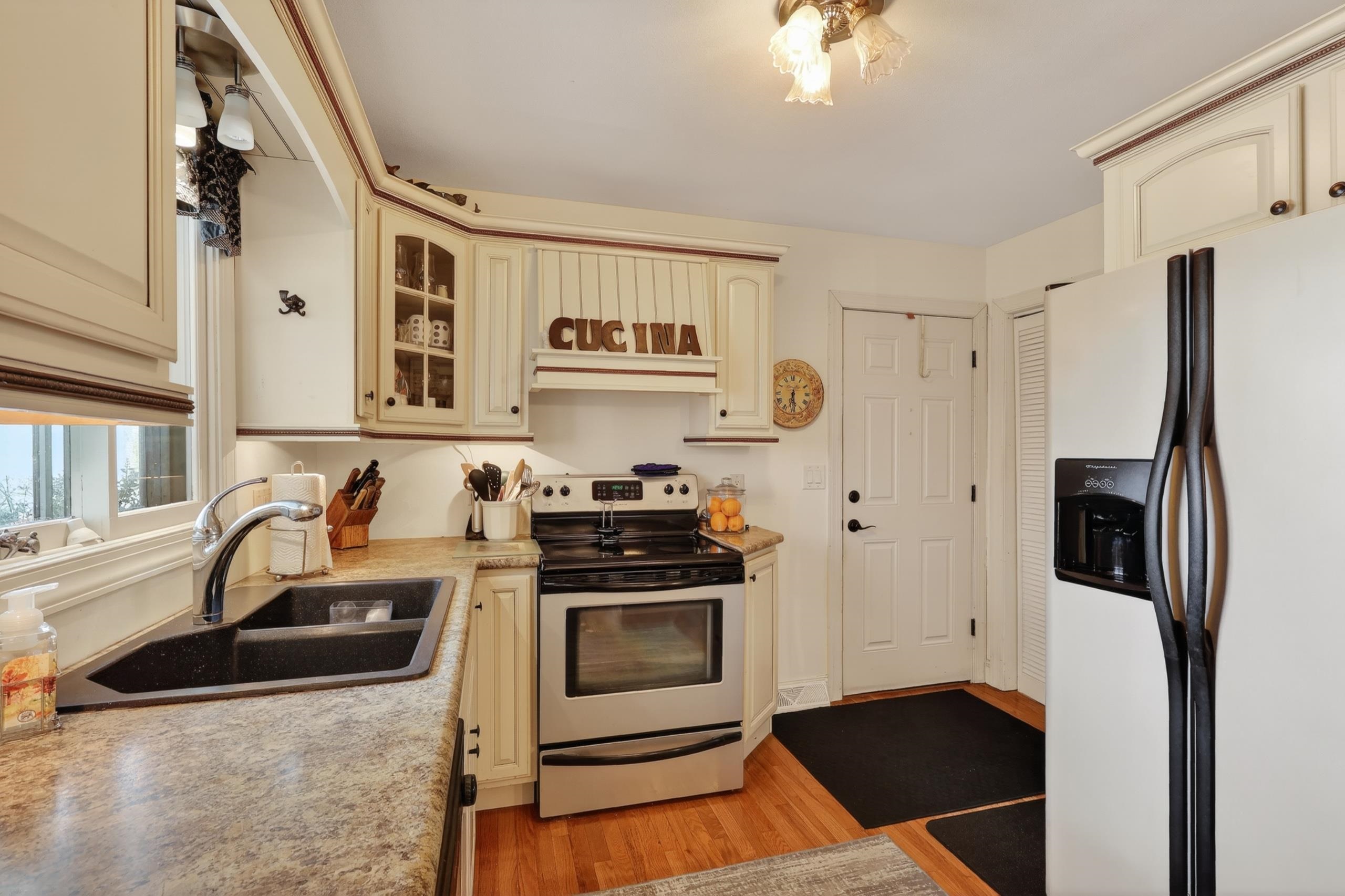 430 WHITROCK AVENUE, Wisconsin Rapids, Wisconsin 54494, 2 Bedrooms Bedrooms, ,3 BathroomsBathrooms,Residential,For Sale,430 WHITROCK AVENUE,22601819