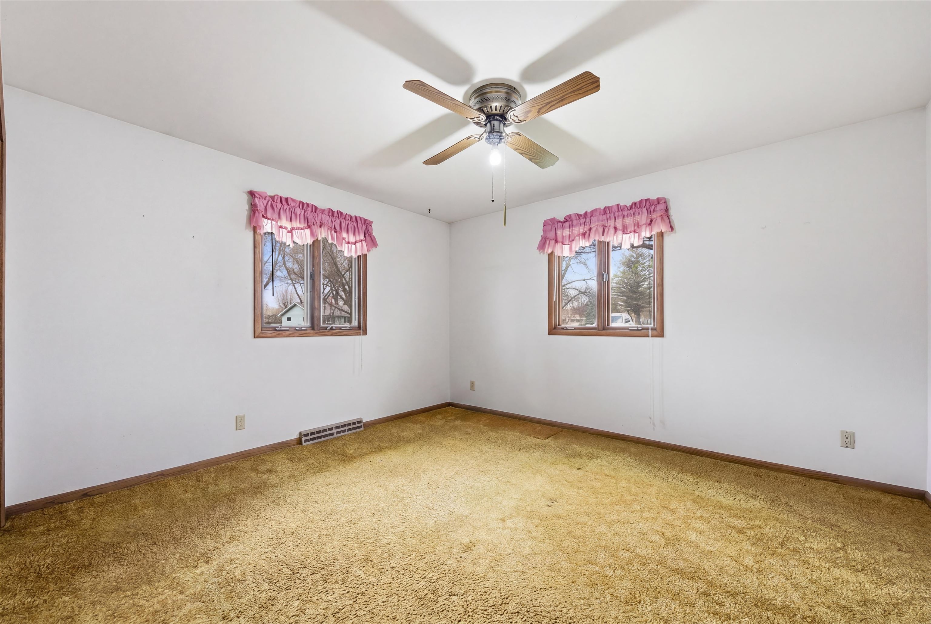606 E CLARK STREET, Spencer, Wisconsin 54479, 3 Bedrooms Bedrooms, ,1 BathroomBathrooms,Residential,For Sale,606 E CLARK STREET,22601829