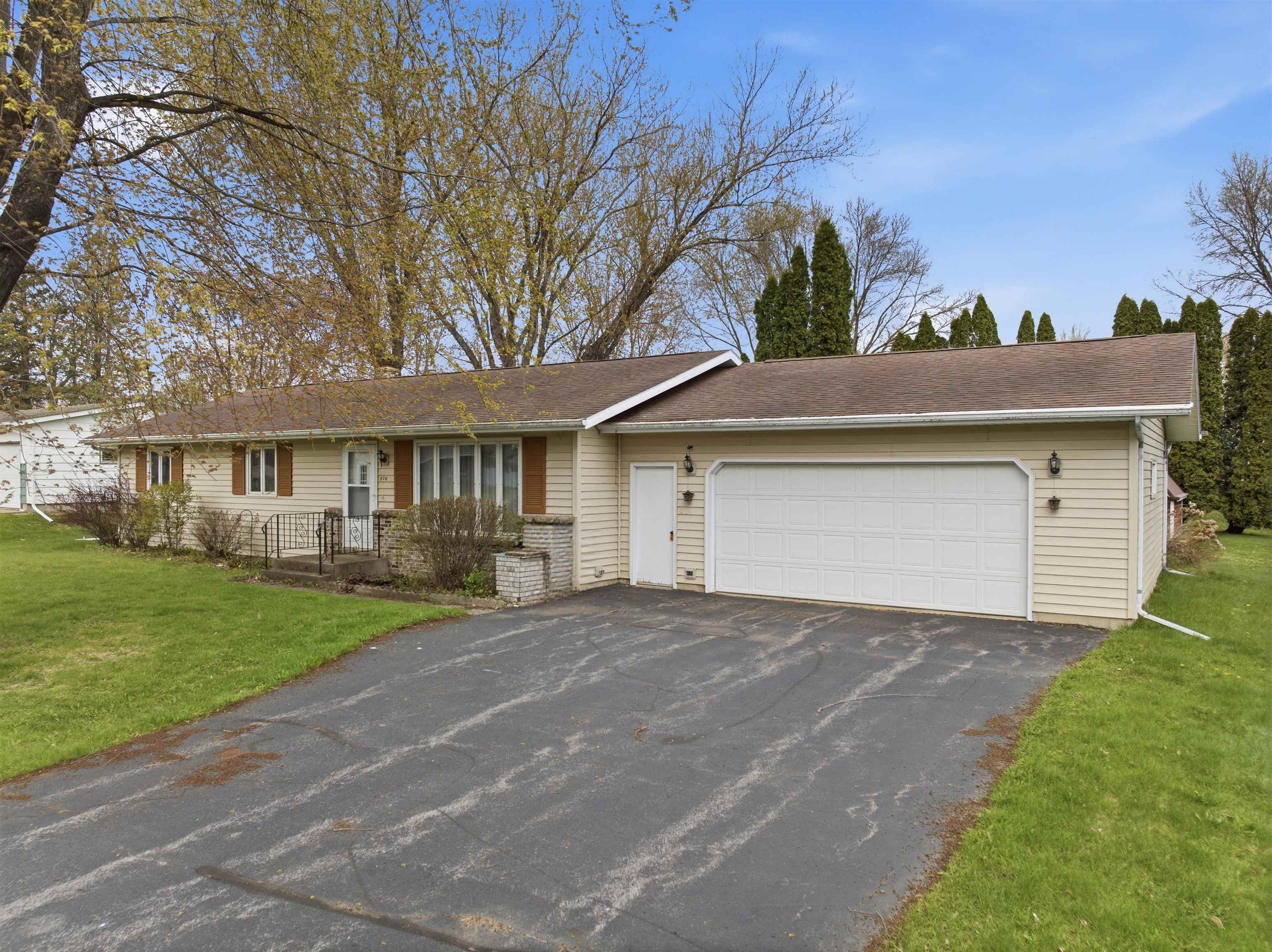 606 E CLARK STREET, Spencer, Wisconsin 54479, 3 Bedrooms Bedrooms, ,1 BathroomBathrooms,Residential,For Sale,606 E CLARK STREET,22601829