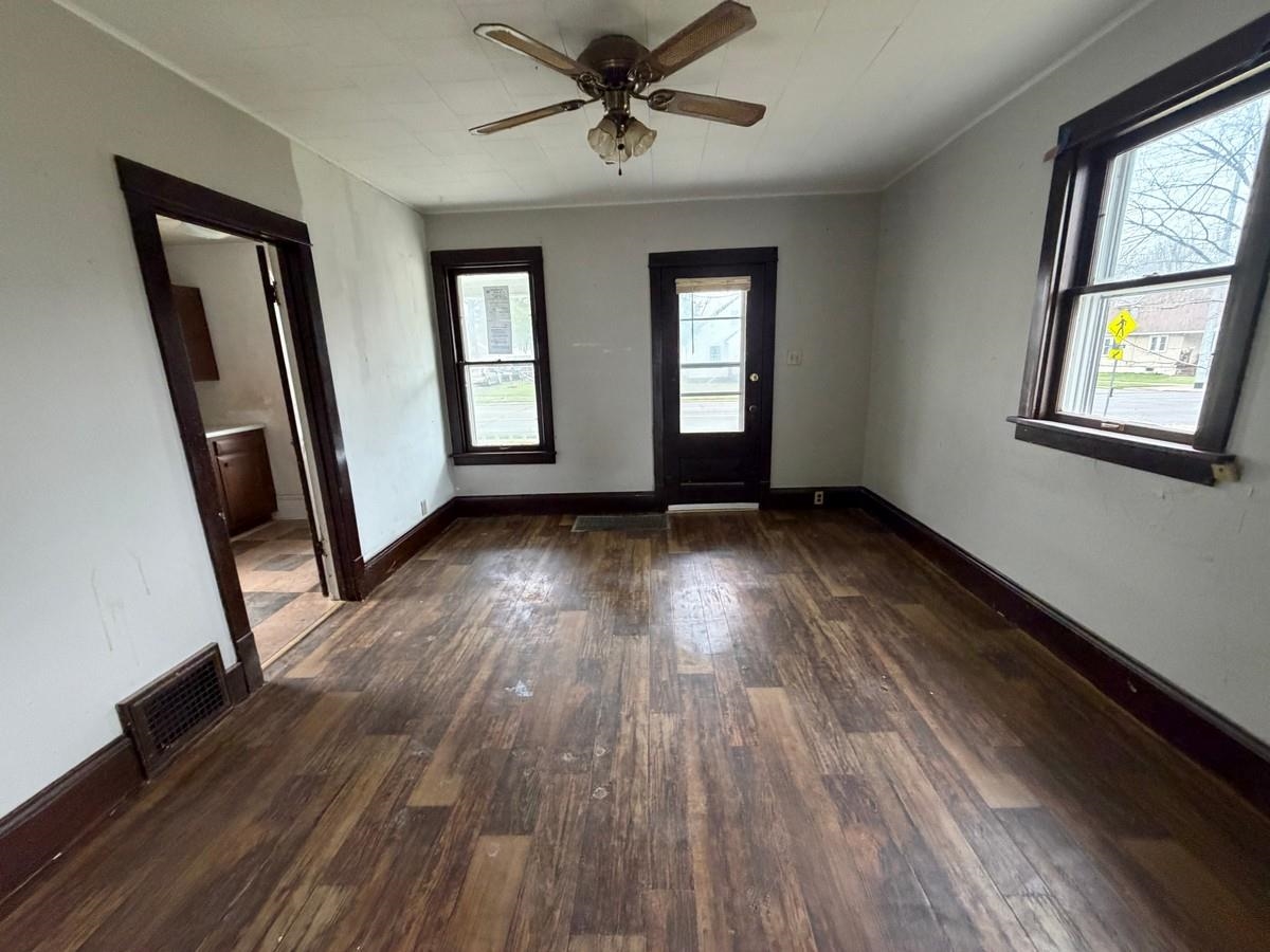 413 N PEACH AVENUE, Marshfield, Wisconsin 54449, 3 Bedrooms Bedrooms, ,2 BathroomsBathrooms,Residential,For Sale,413 N PEACH AVENUE,22601835