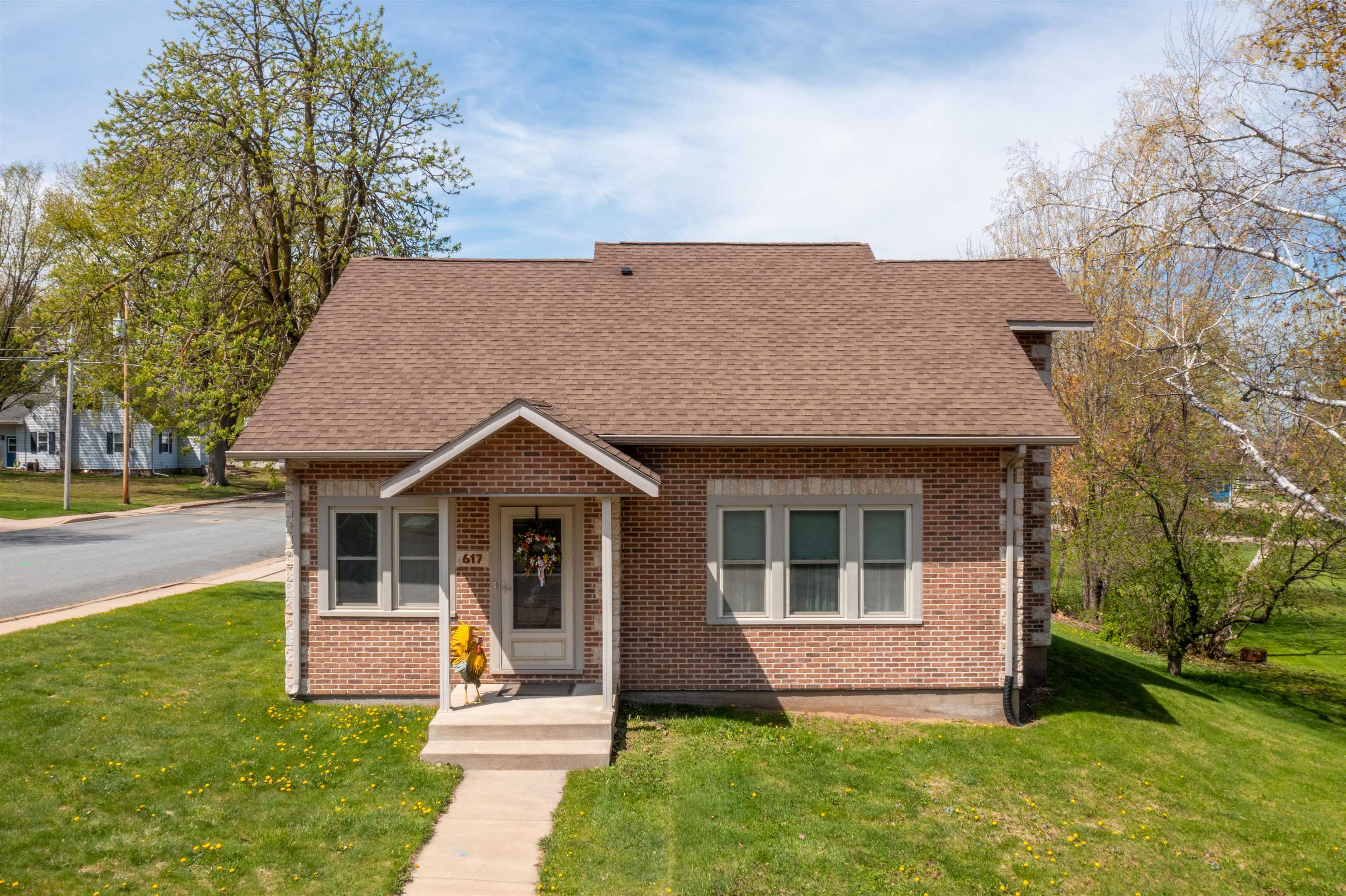 617 MAIN STREET, Marathon, Wisconsin 54448, 3 Bedrooms Bedrooms, ,2 BathroomsBathrooms,Residential,For Sale,617 MAIN STREET,22601845