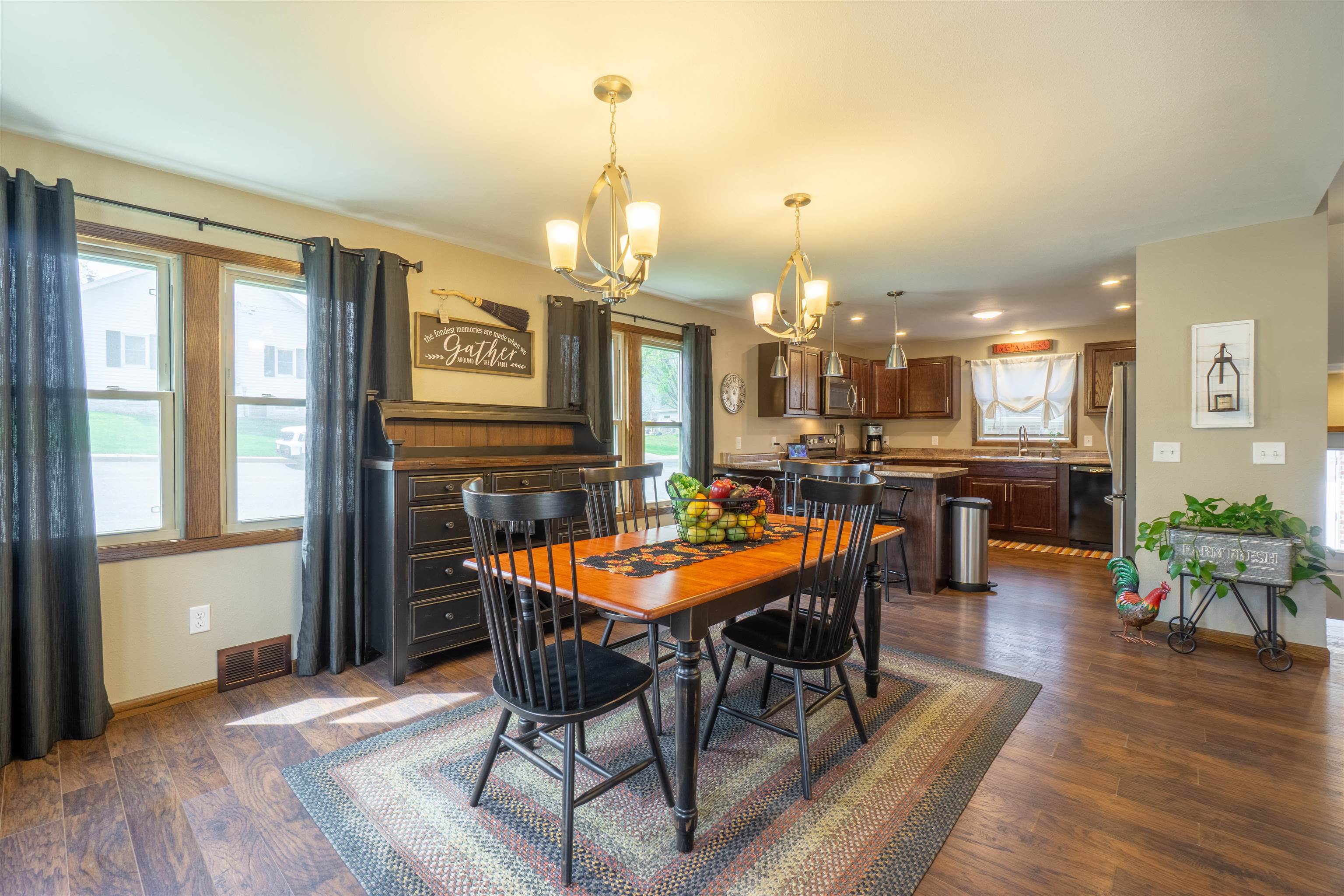 617 MAIN STREET, Marathon, Wisconsin 54448, 3 Bedrooms Bedrooms, ,2 BathroomsBathrooms,Residential,For Sale,617 MAIN STREET,22601845