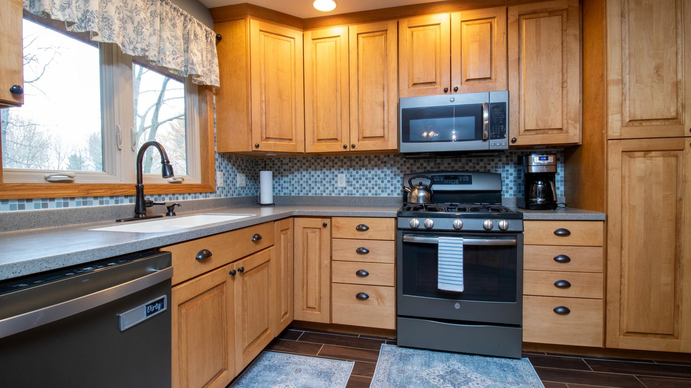 2103 EDGEWOOD AVENUE, Rothschild, Wisconsin 54474, 3 Bedrooms Bedrooms, ,3 BathroomsBathrooms,Residential,For Sale,2103 EDGEWOOD AVENUE,22601853