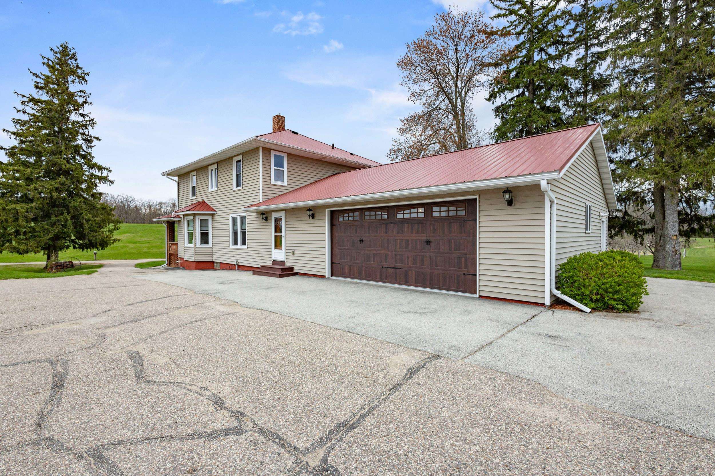 E721 COUNTY ROAD MM, Iola, Wisconsin 54945, 4 Bedrooms Bedrooms, ,2 BathroomsBathrooms,Residential,For Sale,E721 COUNTY ROAD MM,22601855
