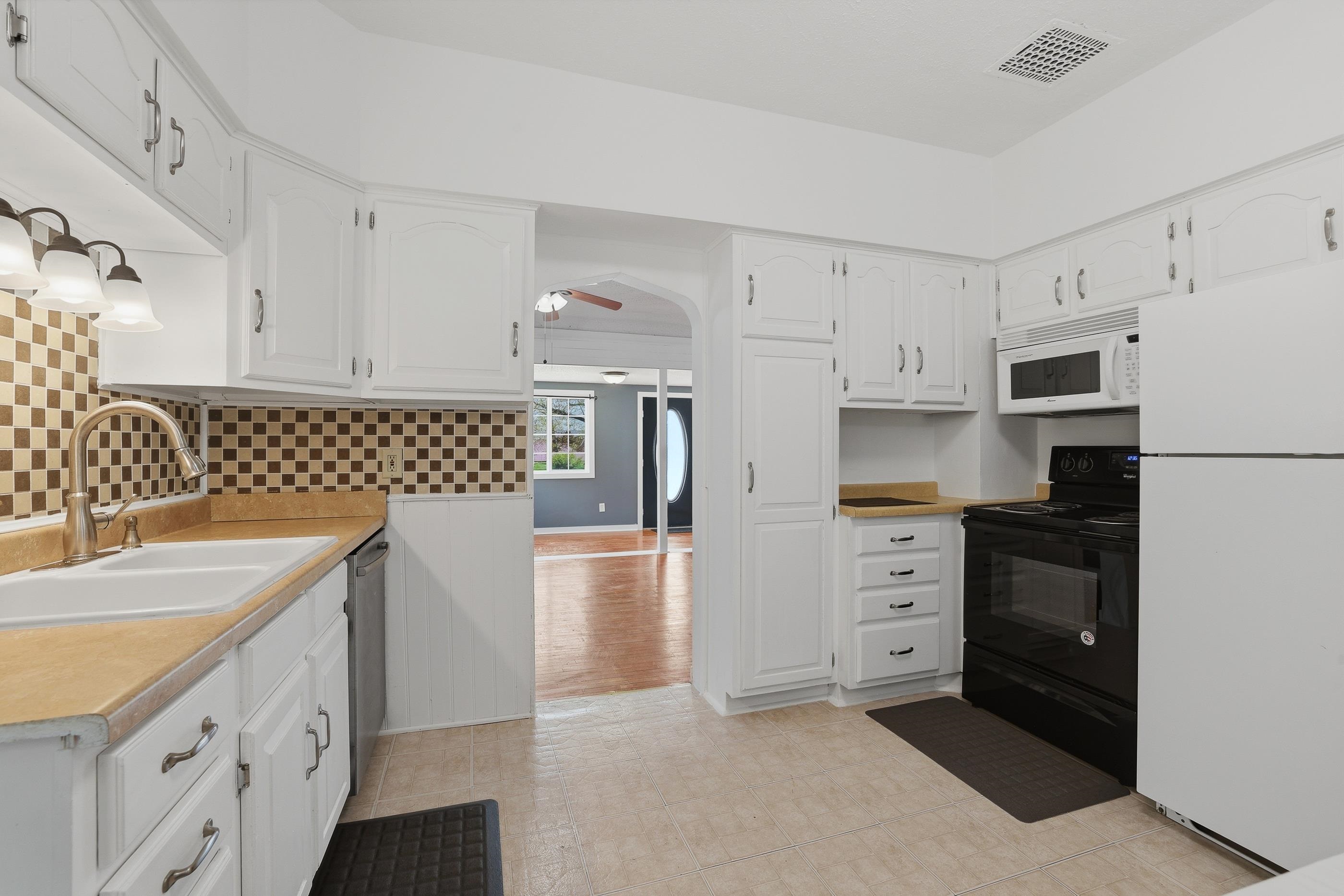 921 10TH AVENUE NORTH, Wisconsin Rapids, Wisconsin 54495, 3 Bedrooms Bedrooms, ,1 BathroomBathrooms,Residential,For Sale,921 10TH AVENUE NORTH,22601857