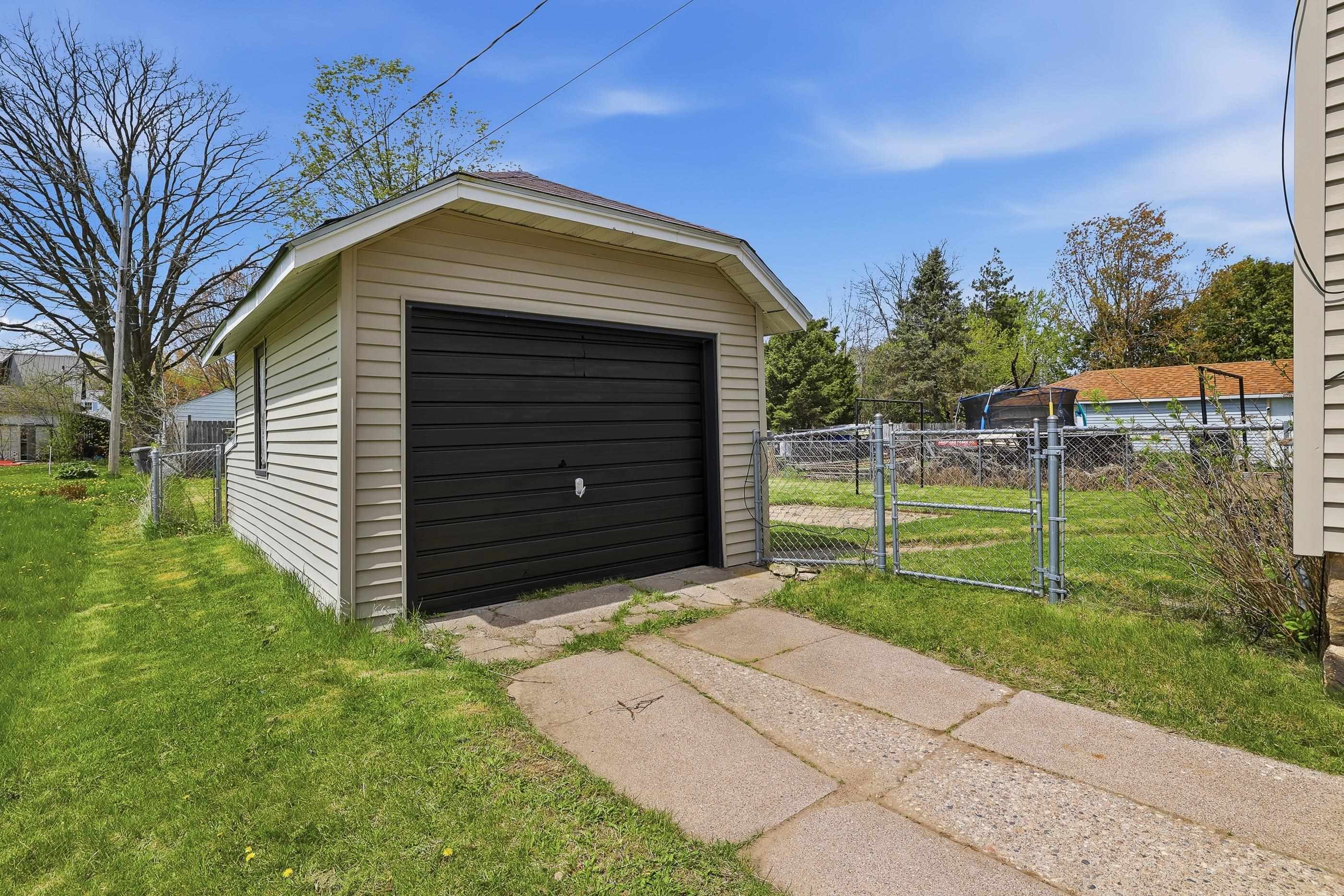 921 10TH AVENUE NORTH, Wisconsin Rapids, Wisconsin 54495, 3 Bedrooms Bedrooms, ,1 BathroomBathrooms,Residential,For Sale,921 10TH AVENUE NORTH,22601857
