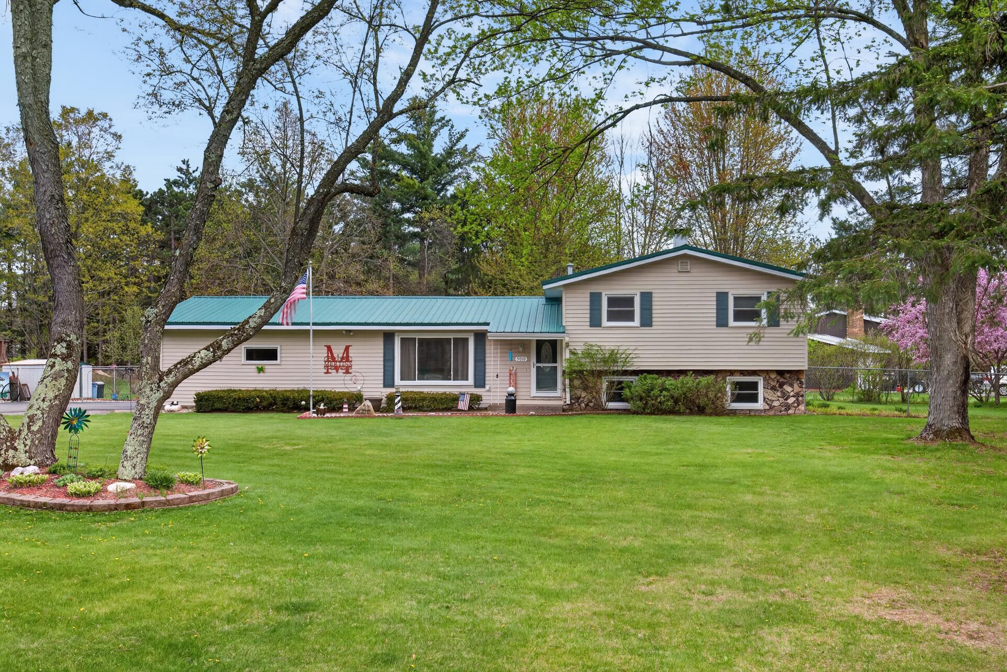 5010 AUBURN AVENUE, Wisconsin Rapids, Wisconsin 54494, 3 Bedrooms Bedrooms, ,2 BathroomsBathrooms,Residential,For Sale,5010 AUBURN AVENUE,22601867
