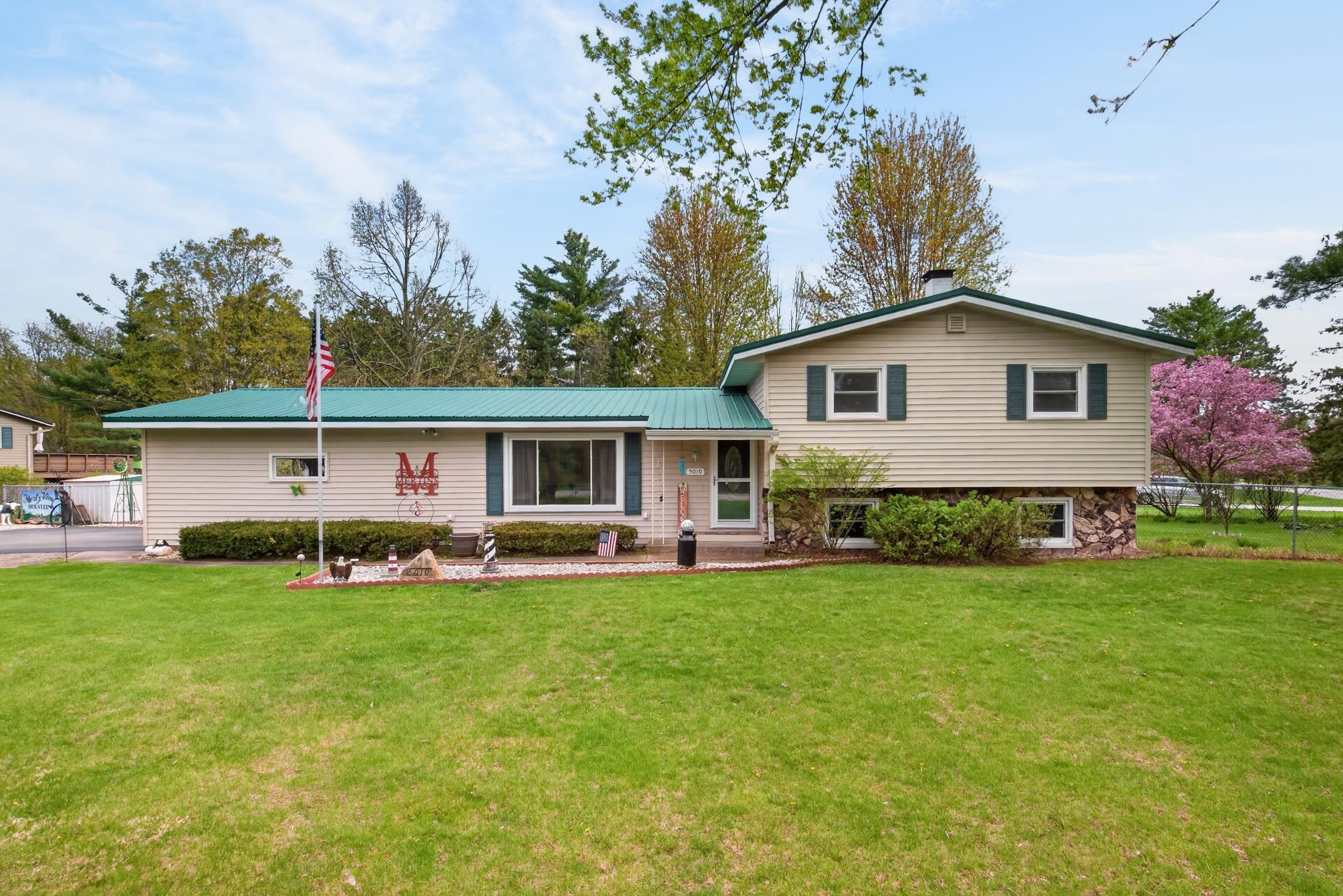 5010 AUBURN AVENUE, Wisconsin Rapids, Wisconsin 54494, 3 Bedrooms Bedrooms, ,2 BathroomsBathrooms,Residential,For Sale,5010 AUBURN AVENUE,22601867