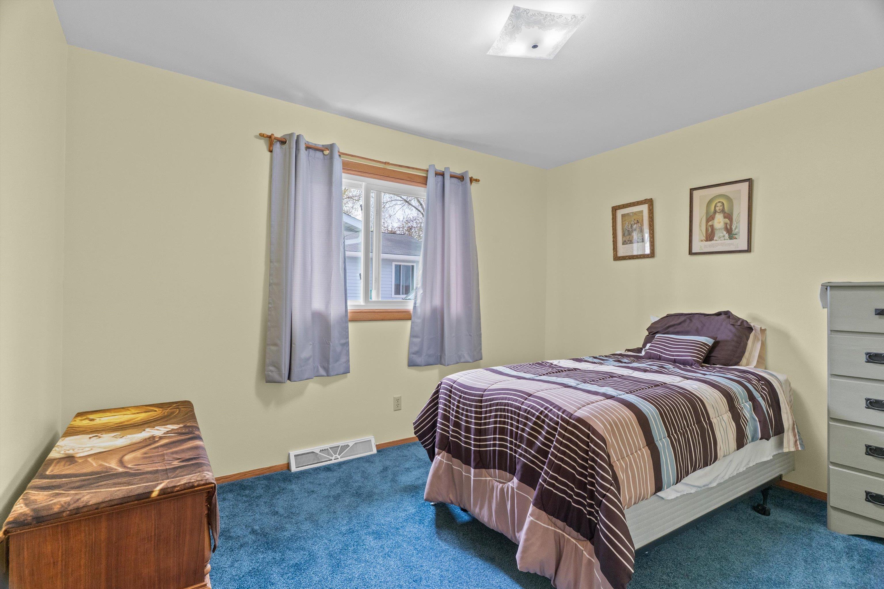 715 N HINMAN AVENUE, Marshfield, Wisconsin 54449, 3 Bedrooms Bedrooms, ,2 BathroomsBathrooms,Residential,For Sale,715 N HINMAN AVENUE,22601868