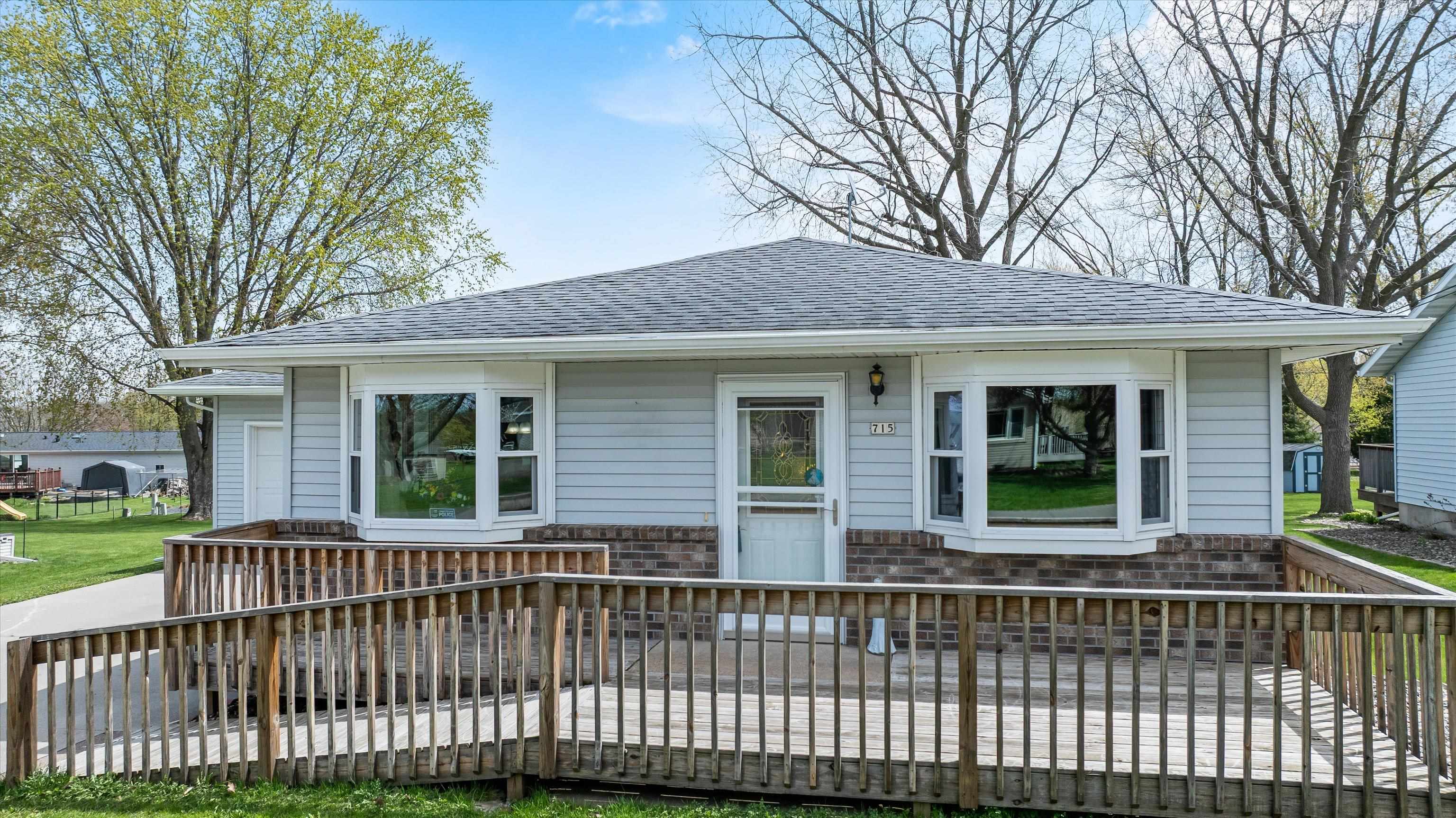 715 N HINMAN AVENUE, Marshfield, Wisconsin 54449, 3 Bedrooms Bedrooms, ,2 BathroomsBathrooms,Residential,For Sale,715 N HINMAN AVENUE,22601868