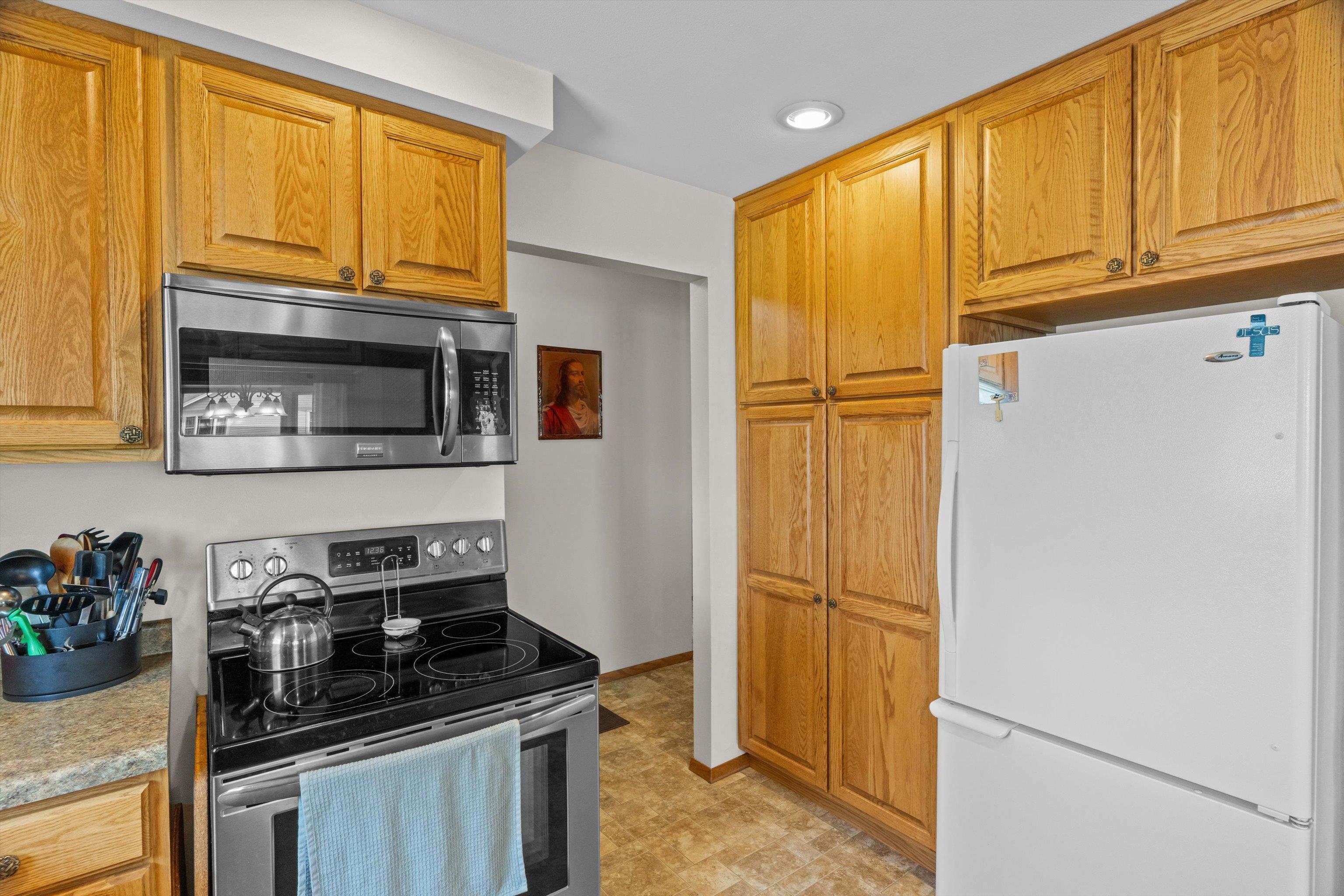 715 N HINMAN AVENUE, Marshfield, Wisconsin 54449, 3 Bedrooms Bedrooms, ,2 BathroomsBathrooms,Residential,For Sale,715 N HINMAN AVENUE,22601868