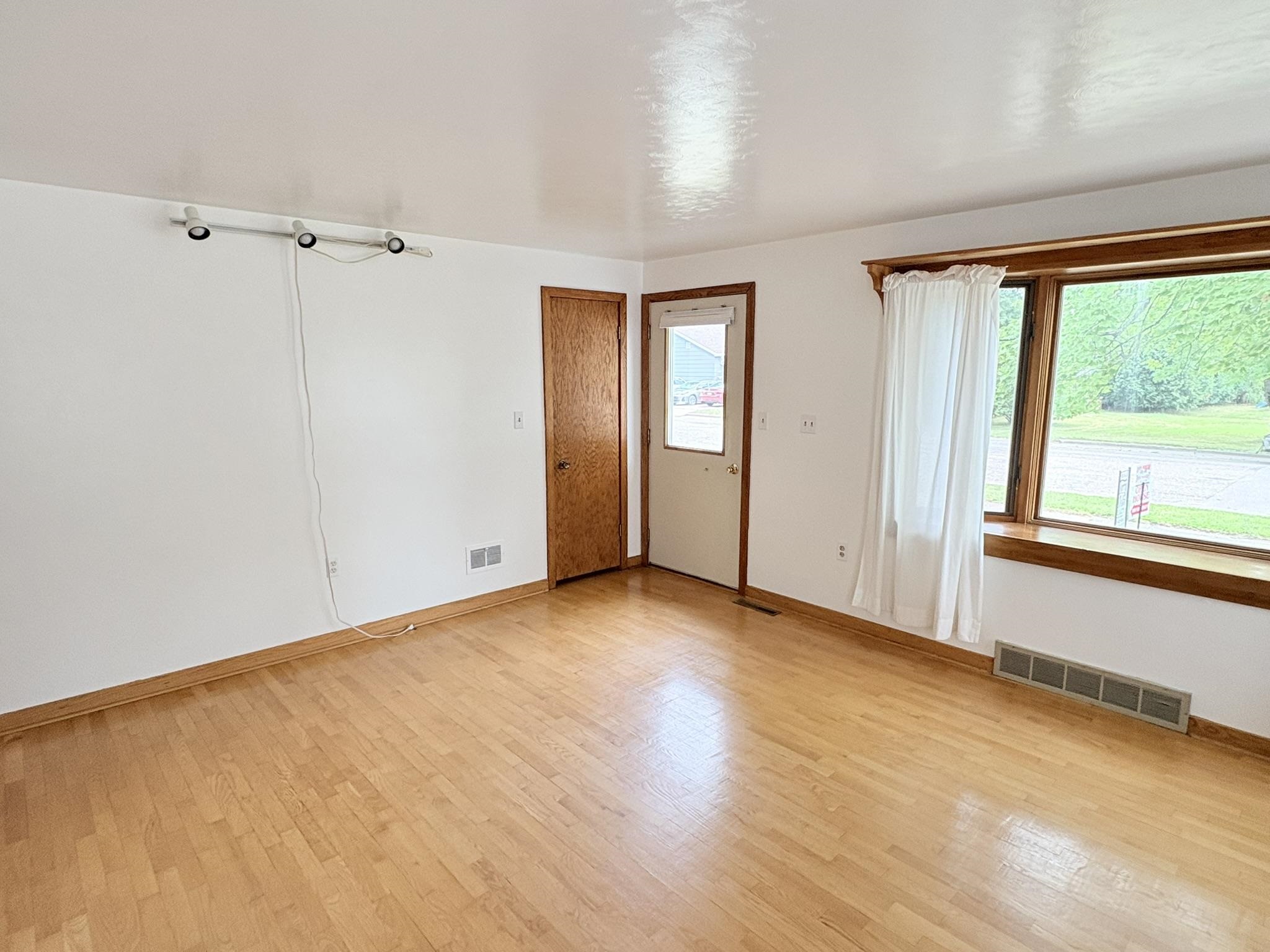 1521 MONROE STREET, Wisconsin Rapids, Wisconsin 54494, 2 Bedrooms Bedrooms, ,1 BathroomBathrooms,Residential,For Sale,1521 MONROE STREET,22601883