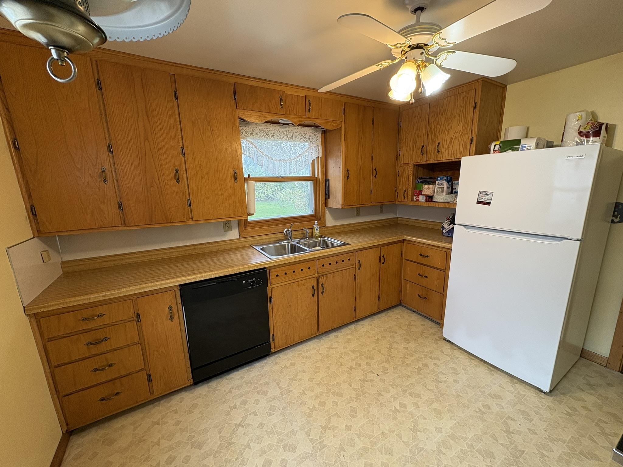 1521 MONROE STREET, Wisconsin Rapids, Wisconsin 54494, 2 Bedrooms Bedrooms, ,1 BathroomBathrooms,Residential,For Sale,1521 MONROE STREET,22601883