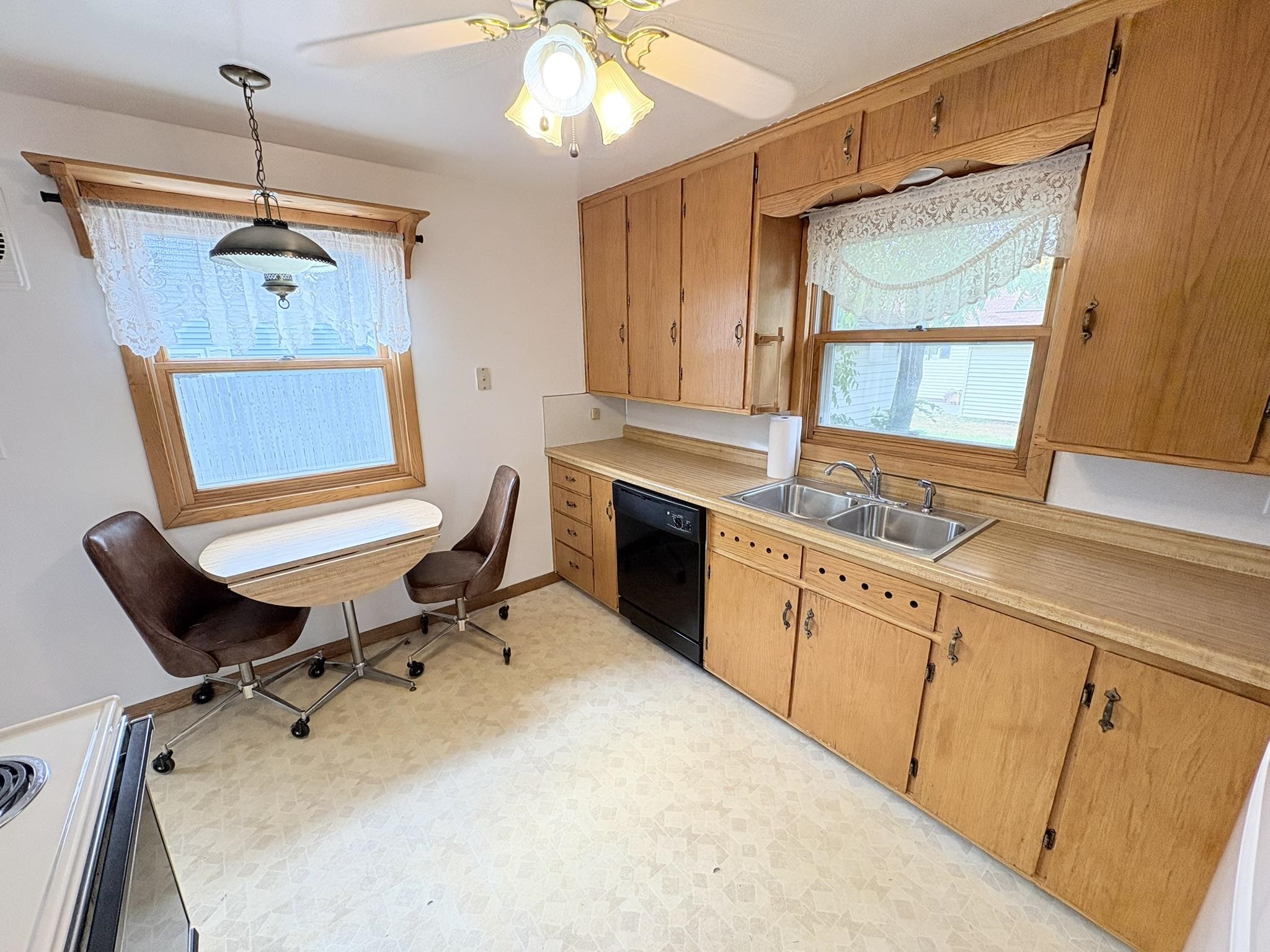 1521 MONROE STREET, Wisconsin Rapids, Wisconsin 54494, 2 Bedrooms Bedrooms, ,1 BathroomBathrooms,Residential,For Sale,1521 MONROE STREET,22601883
