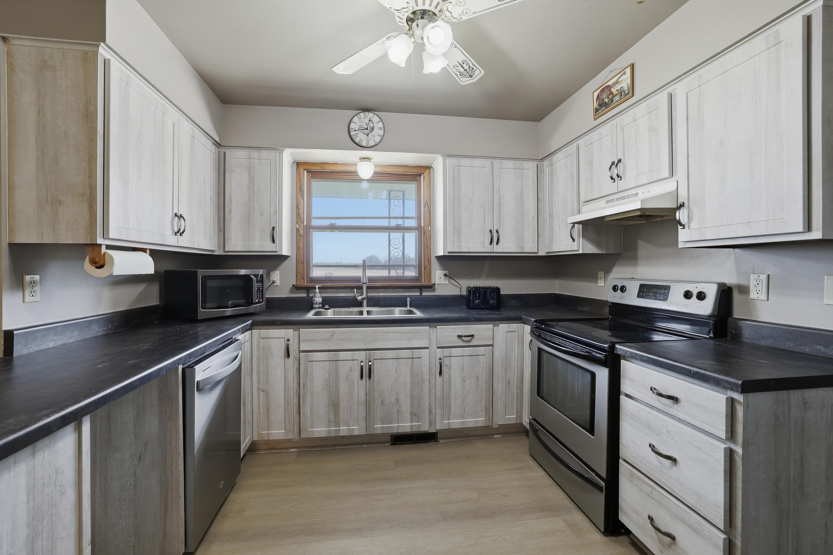 4456 COUNTY ROAD I, Rosholt, Wisconsin 54473, 3 Bedrooms Bedrooms, ,2 BathroomsBathrooms,Residential,For Sale,4456 COUNTY ROAD I,22601906