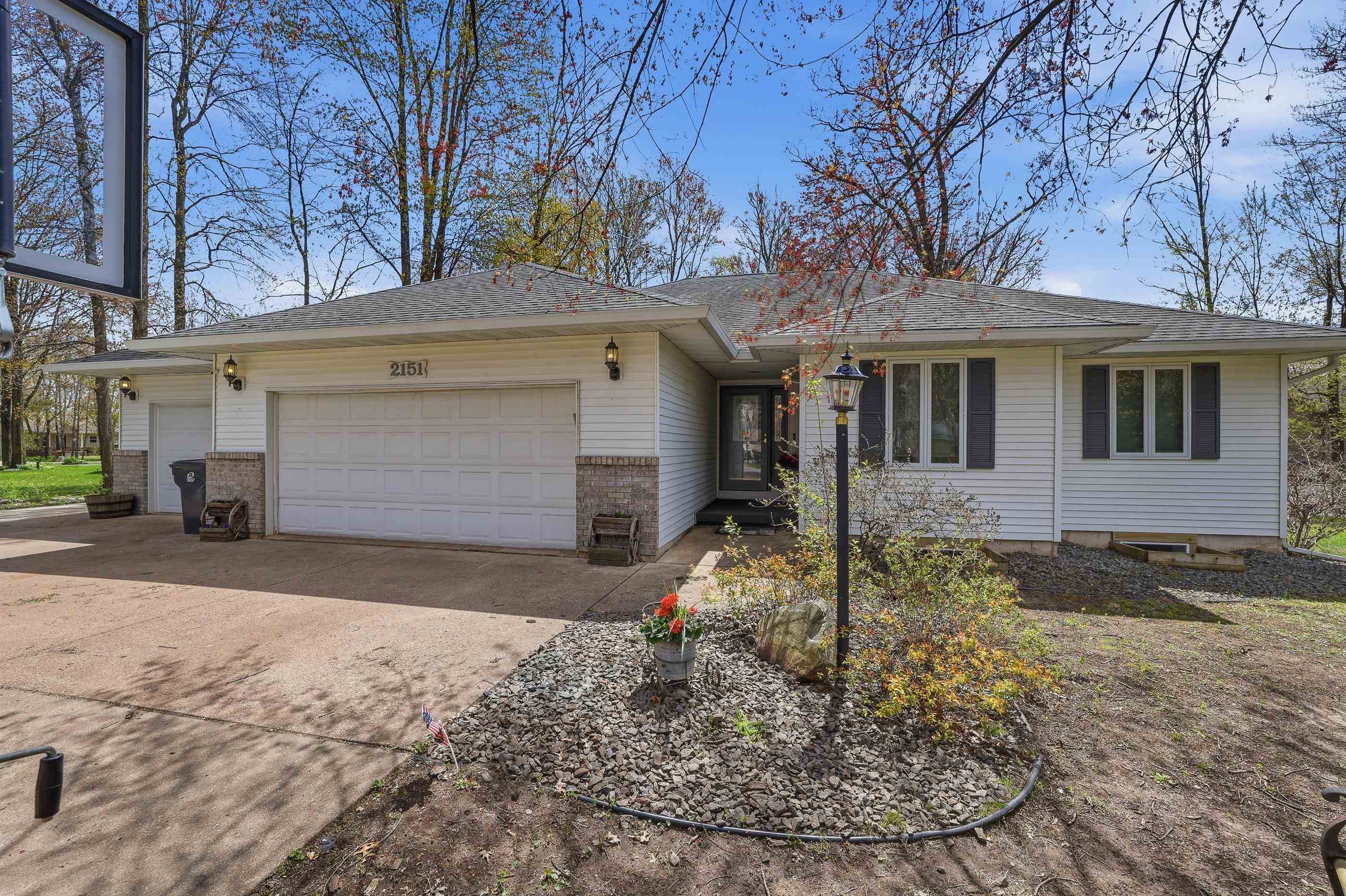 2151 W BREEZEWOOD, Plover, Wisconsin 54467, 5 Bedrooms Bedrooms, ,3 BathroomsBathrooms,Residential,For Sale,2151 W BREEZEWOOD,22601908