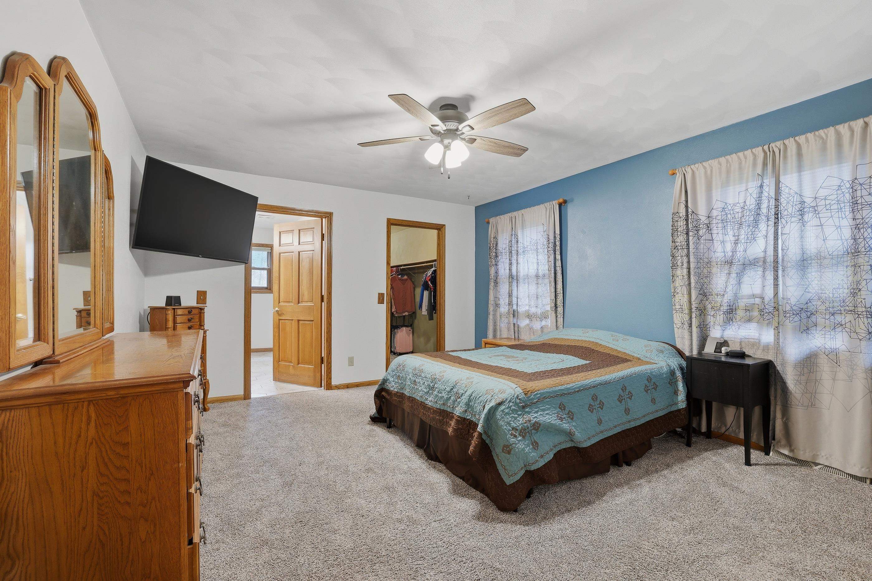 2151 W BREEZEWOOD, Plover, Wisconsin 54467, 5 Bedrooms Bedrooms, ,3 BathroomsBathrooms,Residential,For Sale,2151 W BREEZEWOOD,22601908