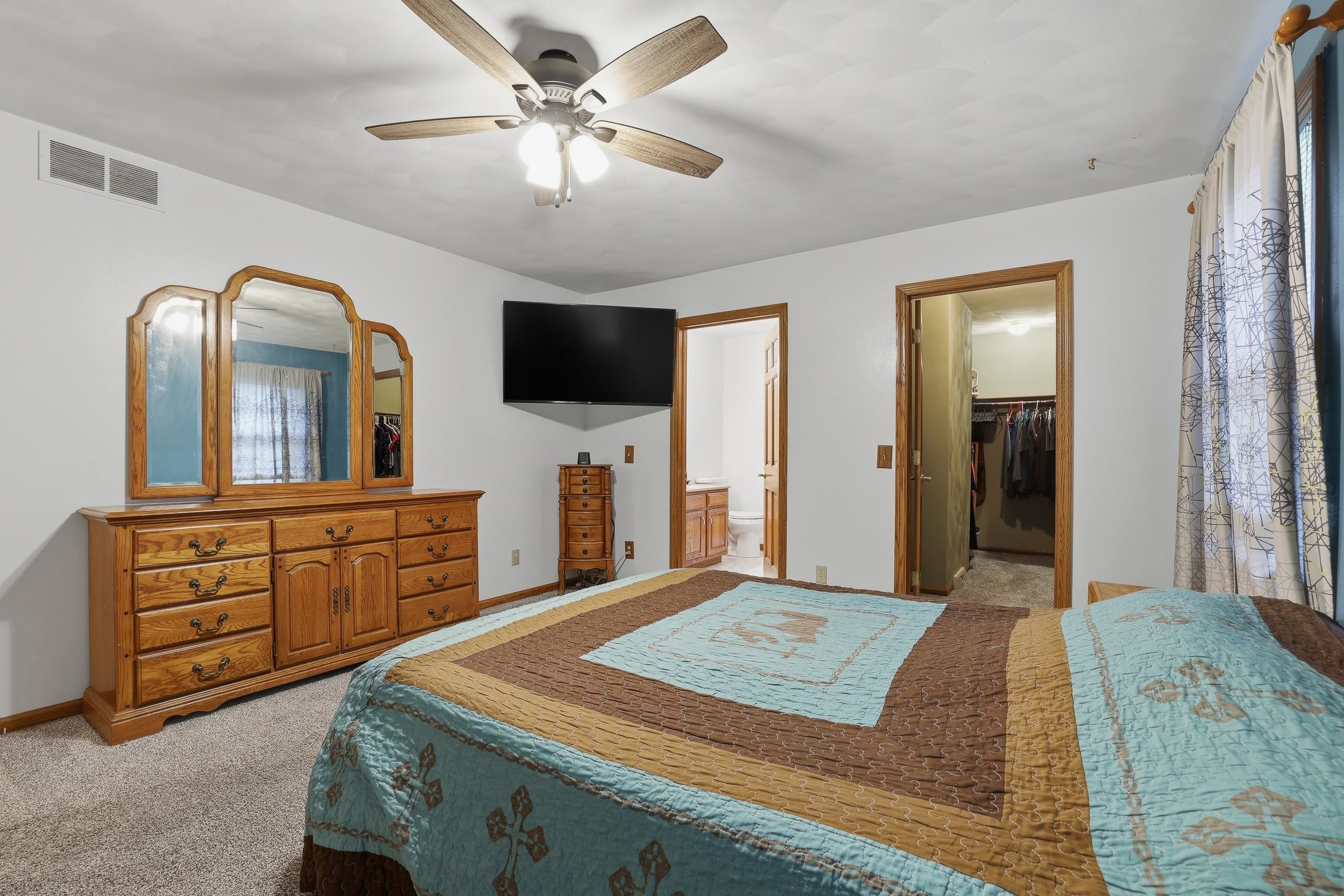 2151 W BREEZEWOOD, Plover, Wisconsin 54467, 5 Bedrooms Bedrooms, ,3 BathroomsBathrooms,Residential,For Sale,2151 W BREEZEWOOD,22601908