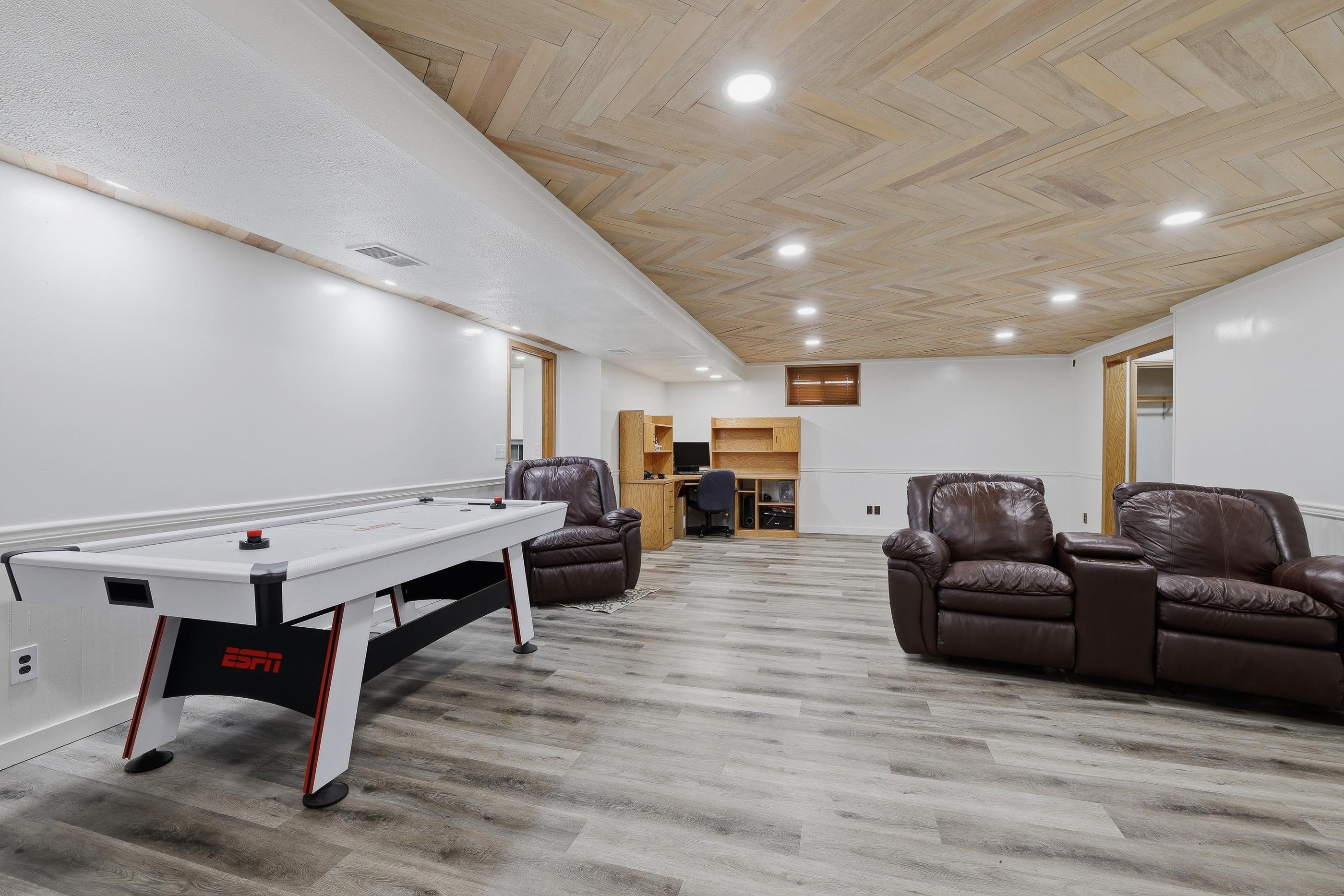 2151 W BREEZEWOOD, Plover, Wisconsin 54467, 5 Bedrooms Bedrooms, ,3 BathroomsBathrooms,Residential,For Sale,2151 W BREEZEWOOD,22601908