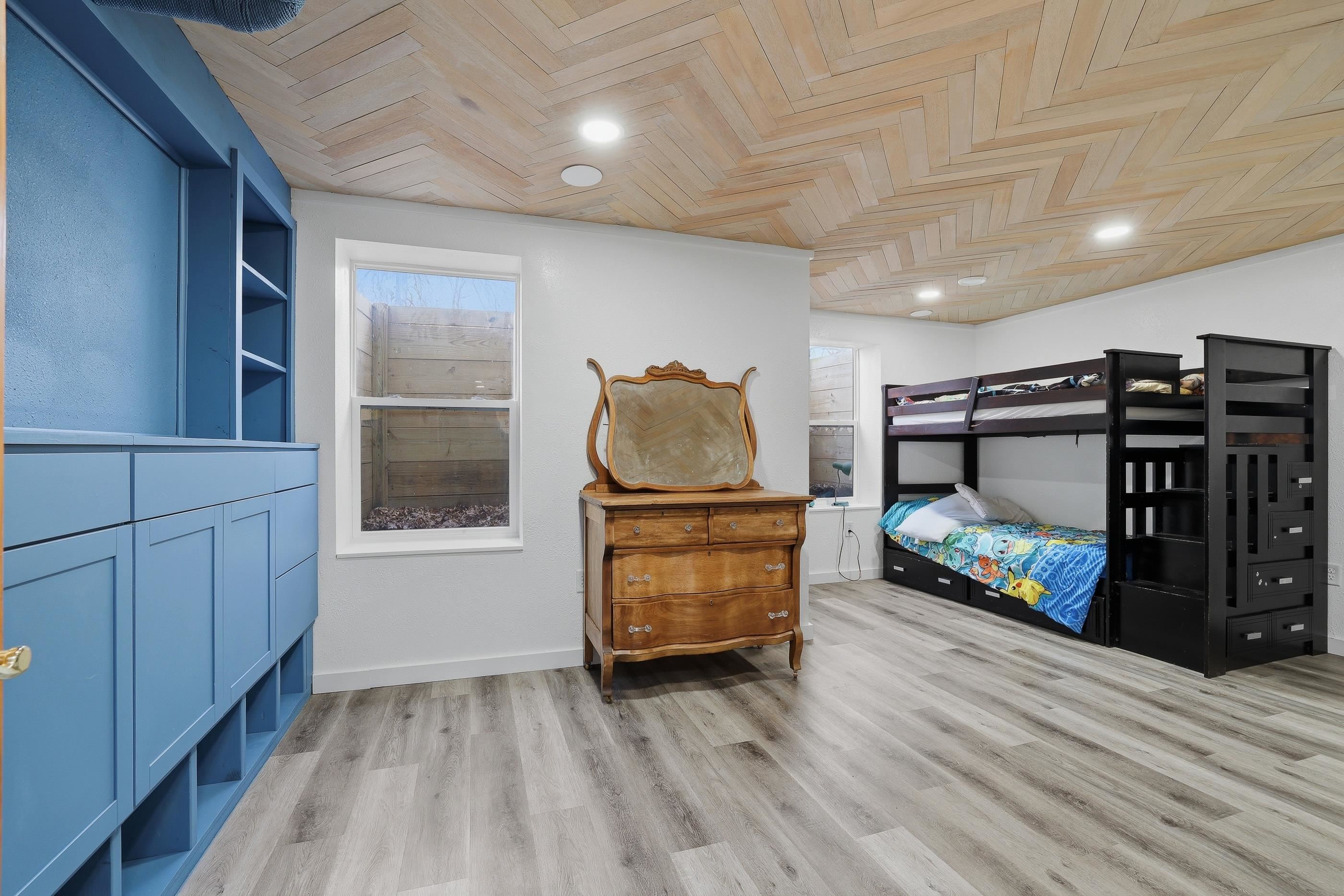 2151 W BREEZEWOOD, Plover, Wisconsin 54467, 5 Bedrooms Bedrooms, ,3 BathroomsBathrooms,Residential,For Sale,2151 W BREEZEWOOD,22601908