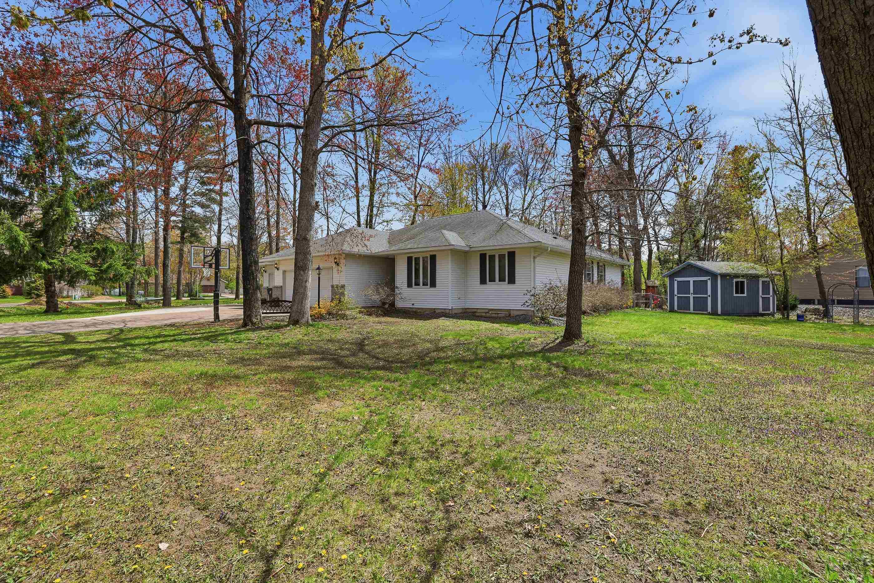 2151 W BREEZEWOOD, Plover, Wisconsin 54467, 5 Bedrooms Bedrooms, ,3 BathroomsBathrooms,Residential,For Sale,2151 W BREEZEWOOD,22601908