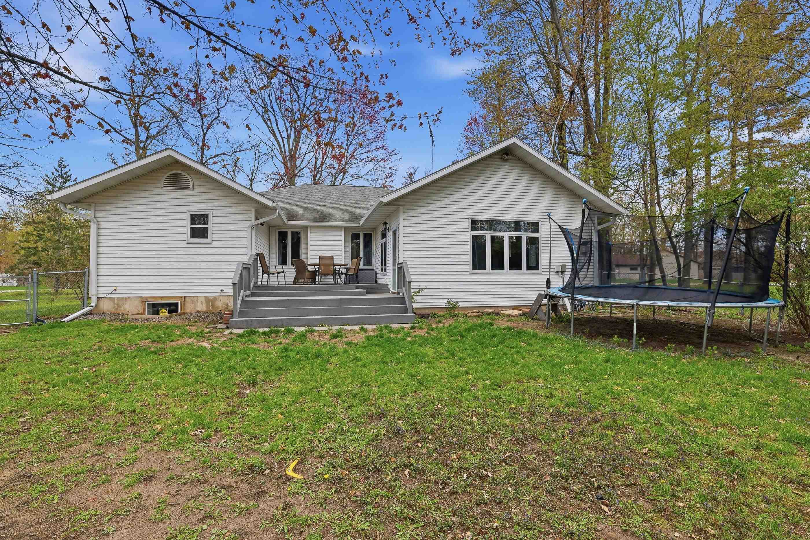 2151 W BREEZEWOOD, Plover, Wisconsin 54467, 5 Bedrooms Bedrooms, ,3 BathroomsBathrooms,Residential,For Sale,2151 W BREEZEWOOD,22601908