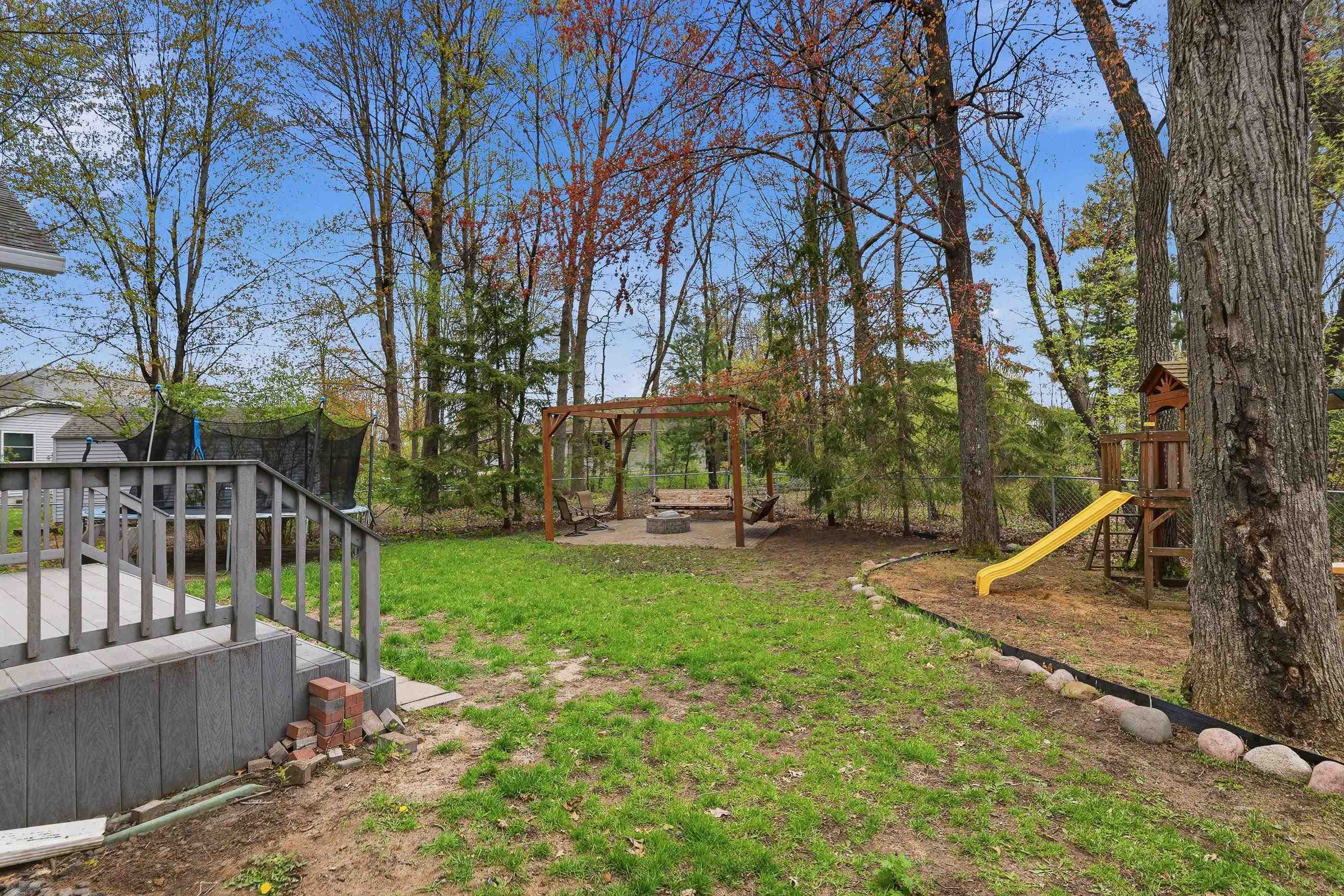 2151 W BREEZEWOOD, Plover, Wisconsin 54467, 5 Bedrooms Bedrooms, ,3 BathroomsBathrooms,Residential,For Sale,2151 W BREEZEWOOD,22601908