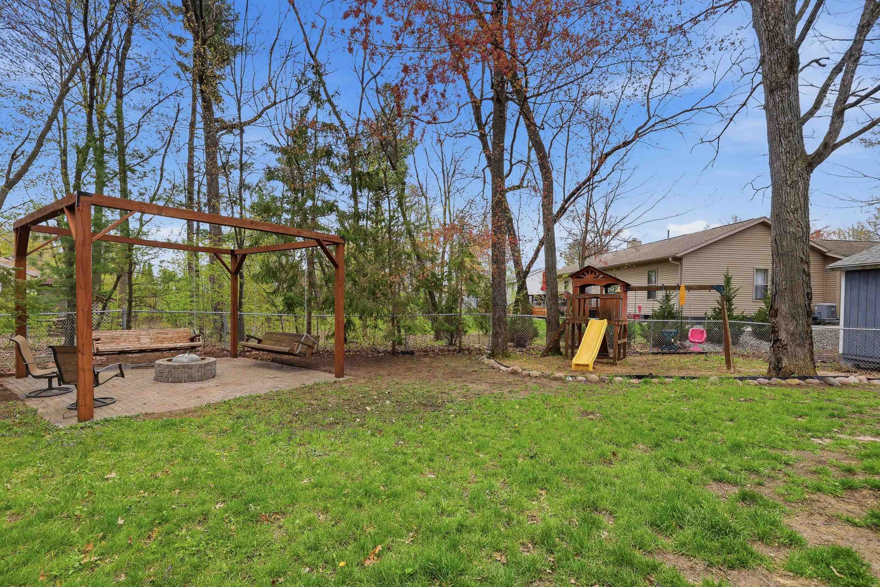 2151 W BREEZEWOOD, Plover, Wisconsin 54467, 5 Bedrooms Bedrooms, ,3 BathroomsBathrooms,Residential,For Sale,2151 W BREEZEWOOD,22601908