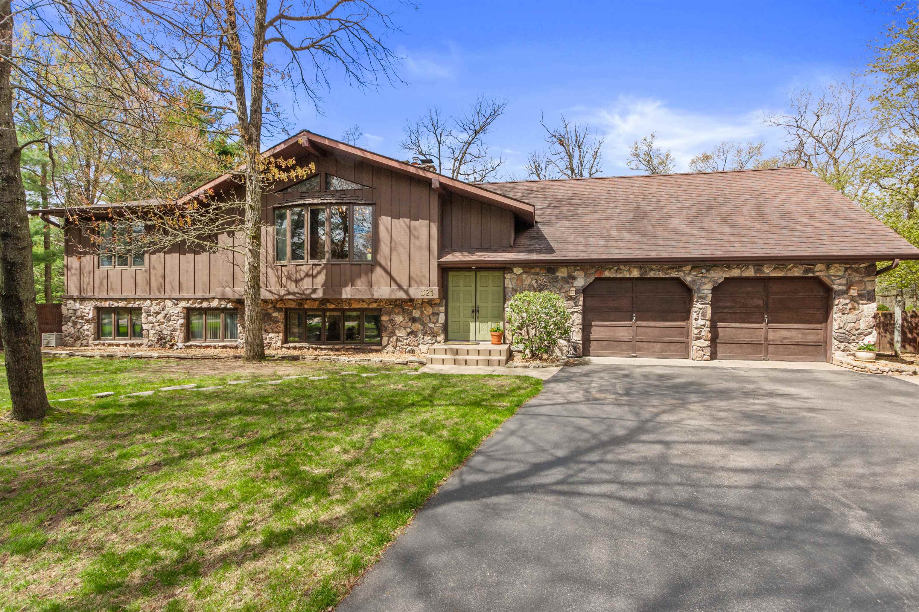 321 CROSSBOW DRIVE, Plover, Wisconsin 54467, 4 Bedrooms Bedrooms, ,3 BathroomsBathrooms,Residential,For Sale,321 CROSSBOW DRIVE,22601910