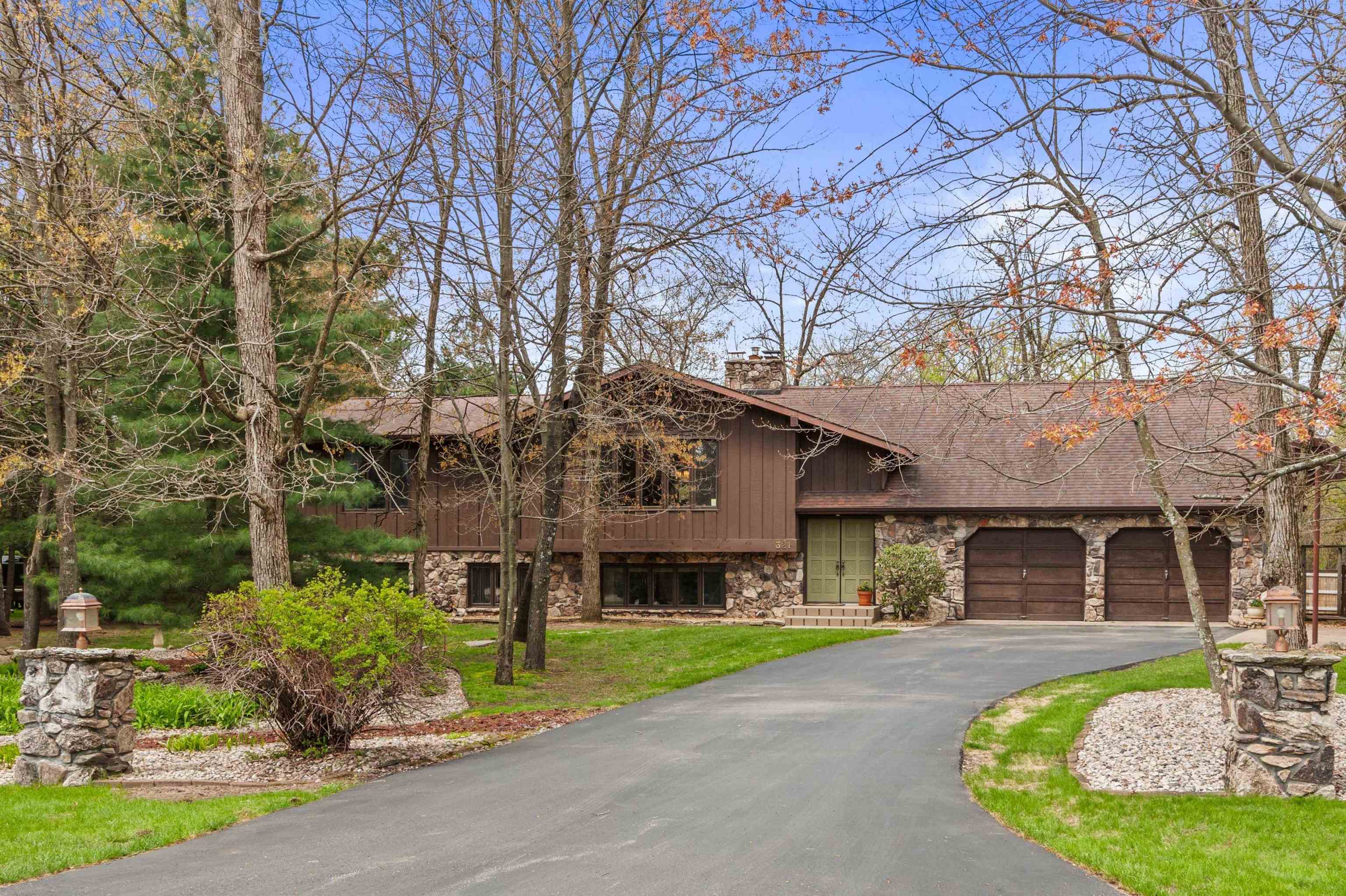 321 CROSSBOW DRIVE, Plover, Wisconsin 54467, 4 Bedrooms Bedrooms, ,3 BathroomsBathrooms,Residential,For Sale,321 CROSSBOW DRIVE,22601910