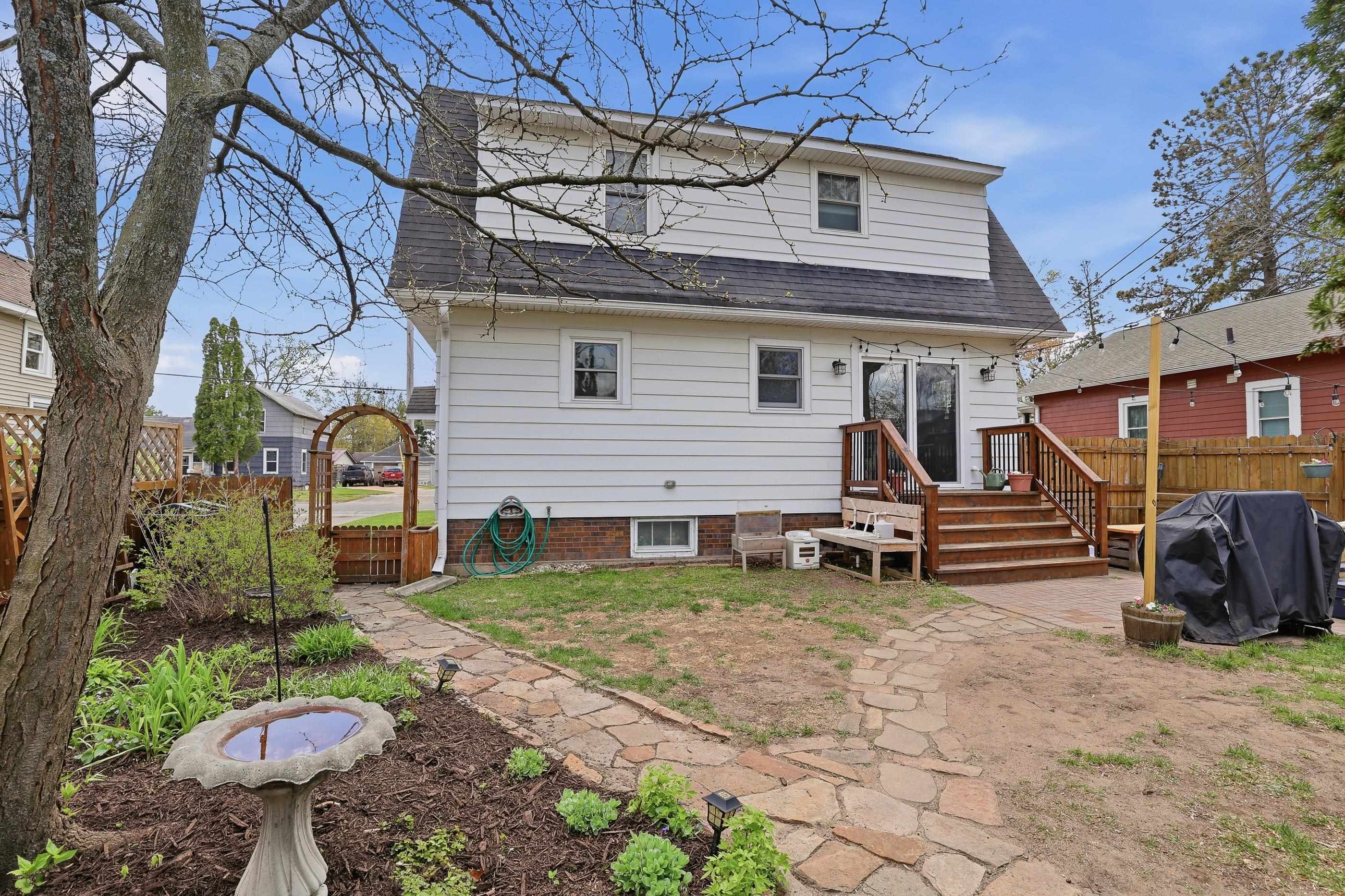 2216 JEFFERSON STREET, Stevens Point, Wisconsin 54481, 3 Bedrooms Bedrooms, ,2 BathroomsBathrooms,Residential,For Sale,2216 JEFFERSON STREET,22601923