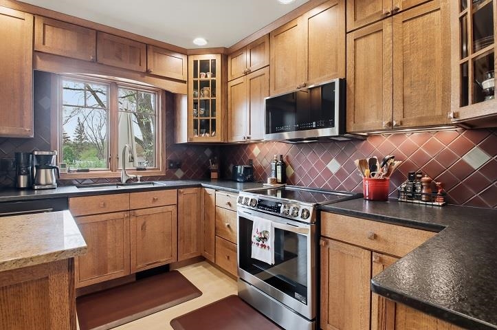 1100 W ONSTAD DRIVE, Marshfield, Wisconsin 54449, 4 Bedrooms Bedrooms, ,3 BathroomsBathrooms,Residential,For Sale,1100 W ONSTAD DRIVE,22601926