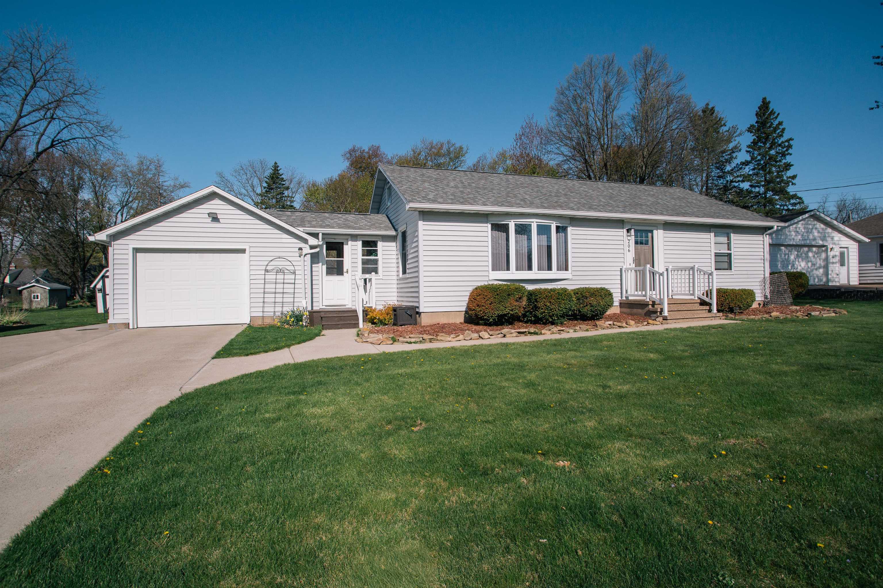 206 S STATE AVENUE, Marshfield, Wisconsin 54449, 2 Bedrooms Bedrooms, ,1 BathroomBathrooms,Residential,For Sale,206 S STATE AVENUE,22601953