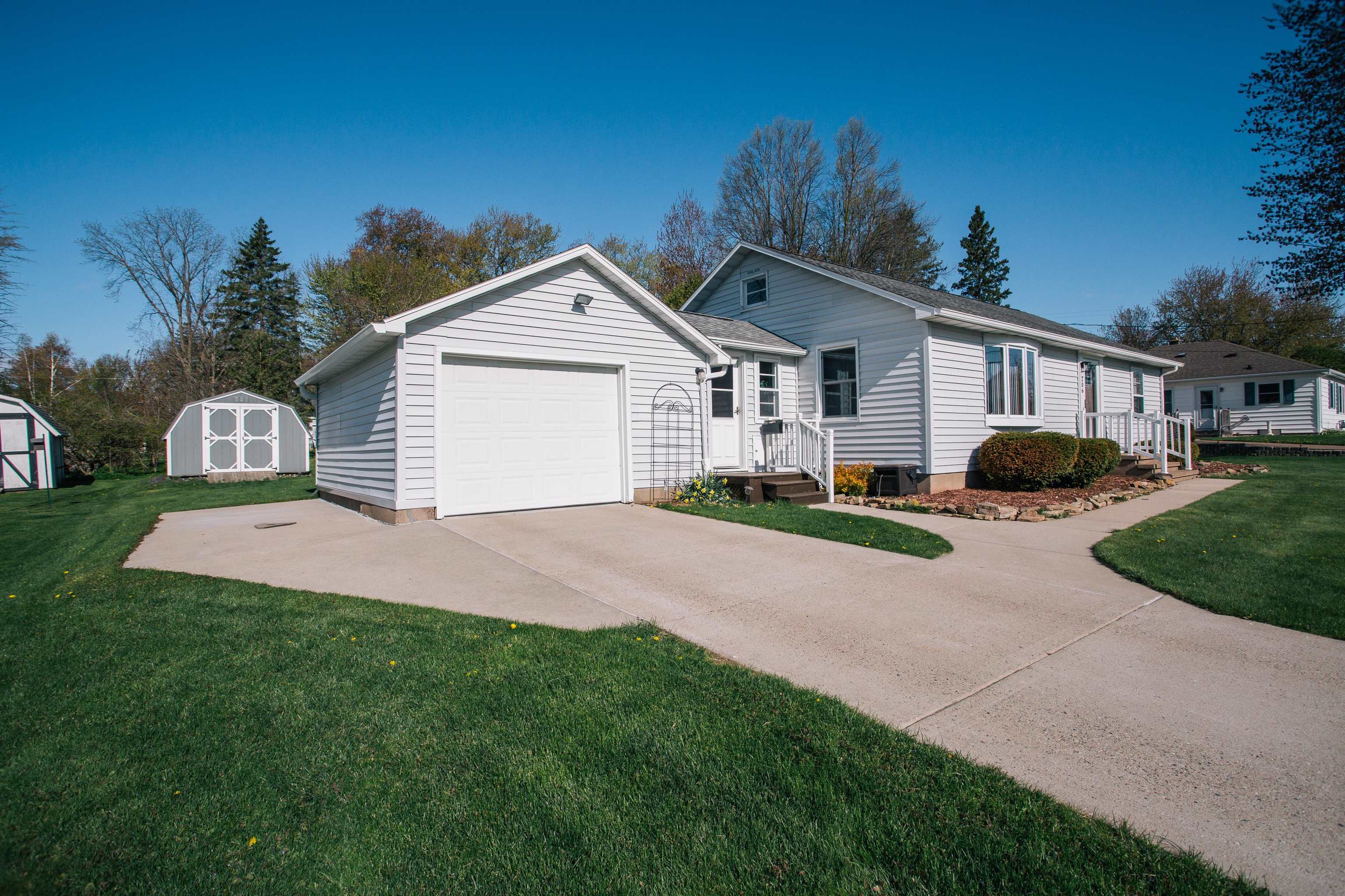 206 S STATE AVENUE, Marshfield, Wisconsin 54449, 2 Bedrooms Bedrooms, ,1 BathroomBathrooms,Residential,For Sale,206 S STATE AVENUE,22601953